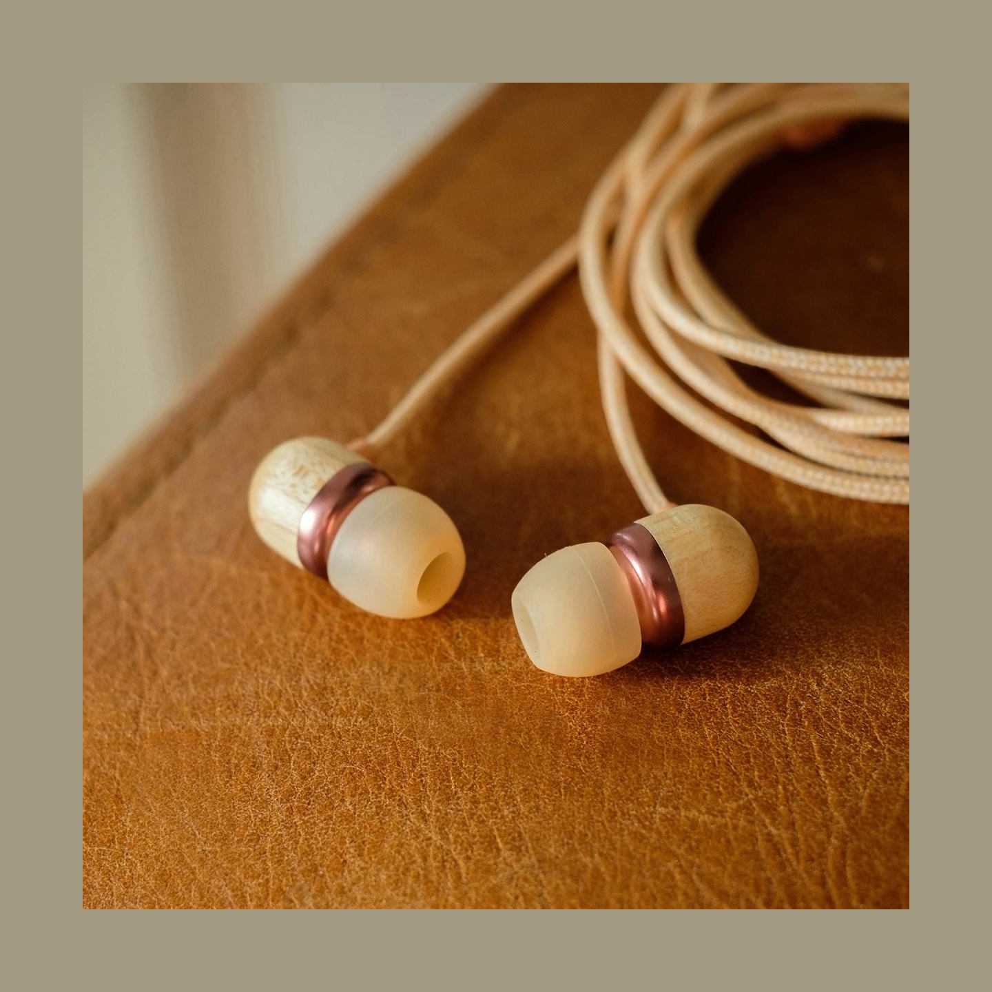 Marley Wired Earbuds | Smile Jamaica | Built-in microphone | USB Type-C | Copper