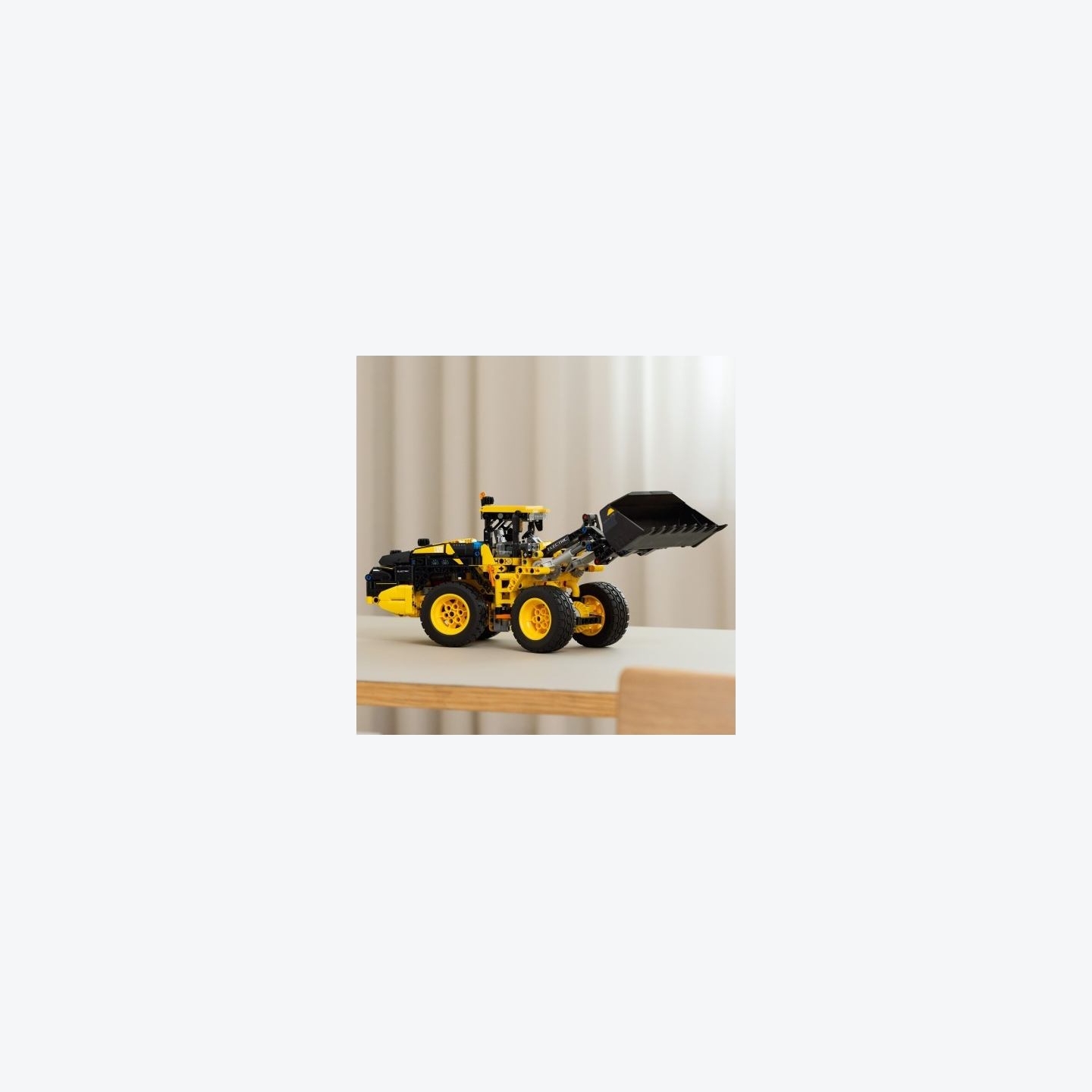 Lego Klocki Technic 42209 Ładowarka kołowa Volvo L120 Electric