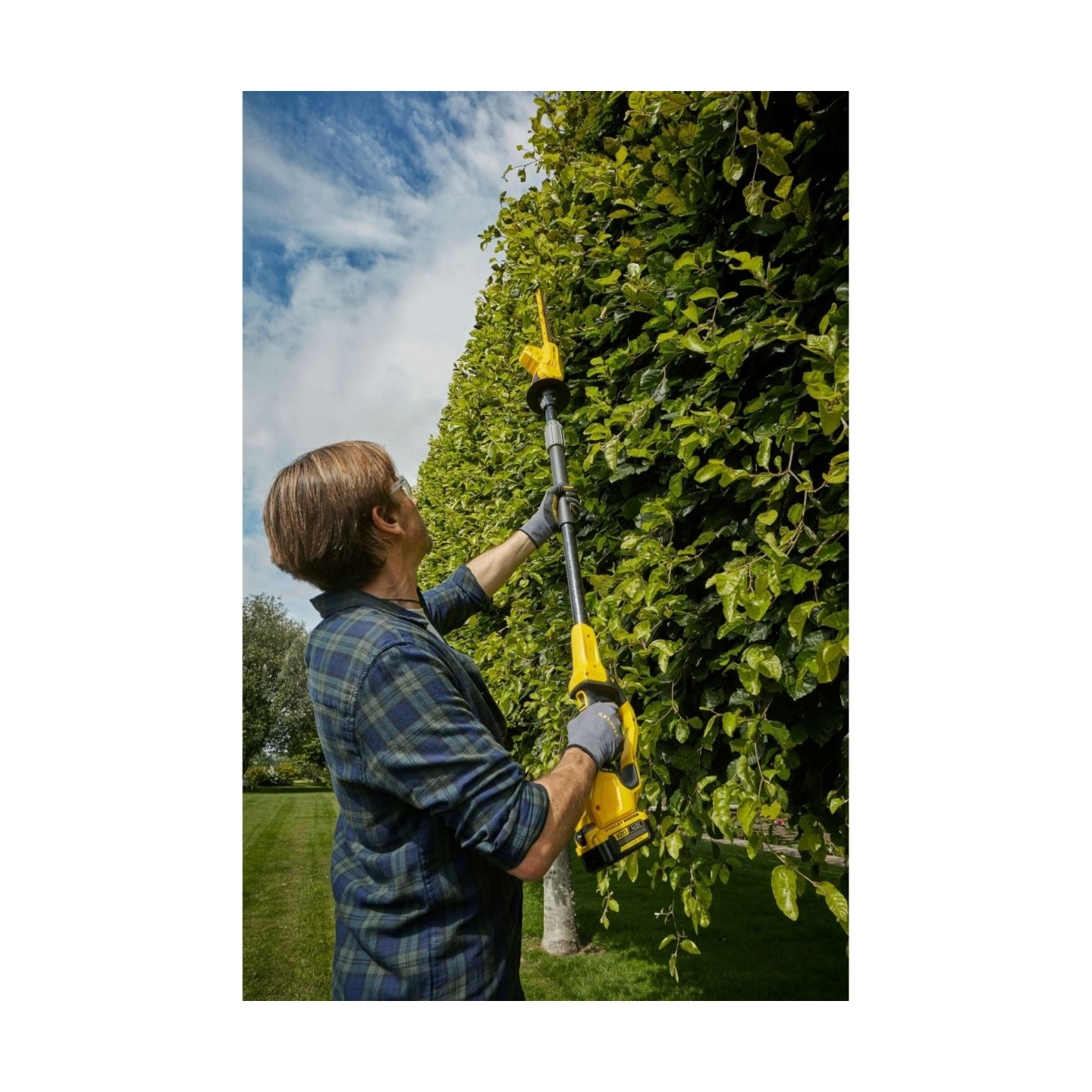 Stanley Telescopic hedge trimmer SFMCPH845B-XJ (without battery and charger)