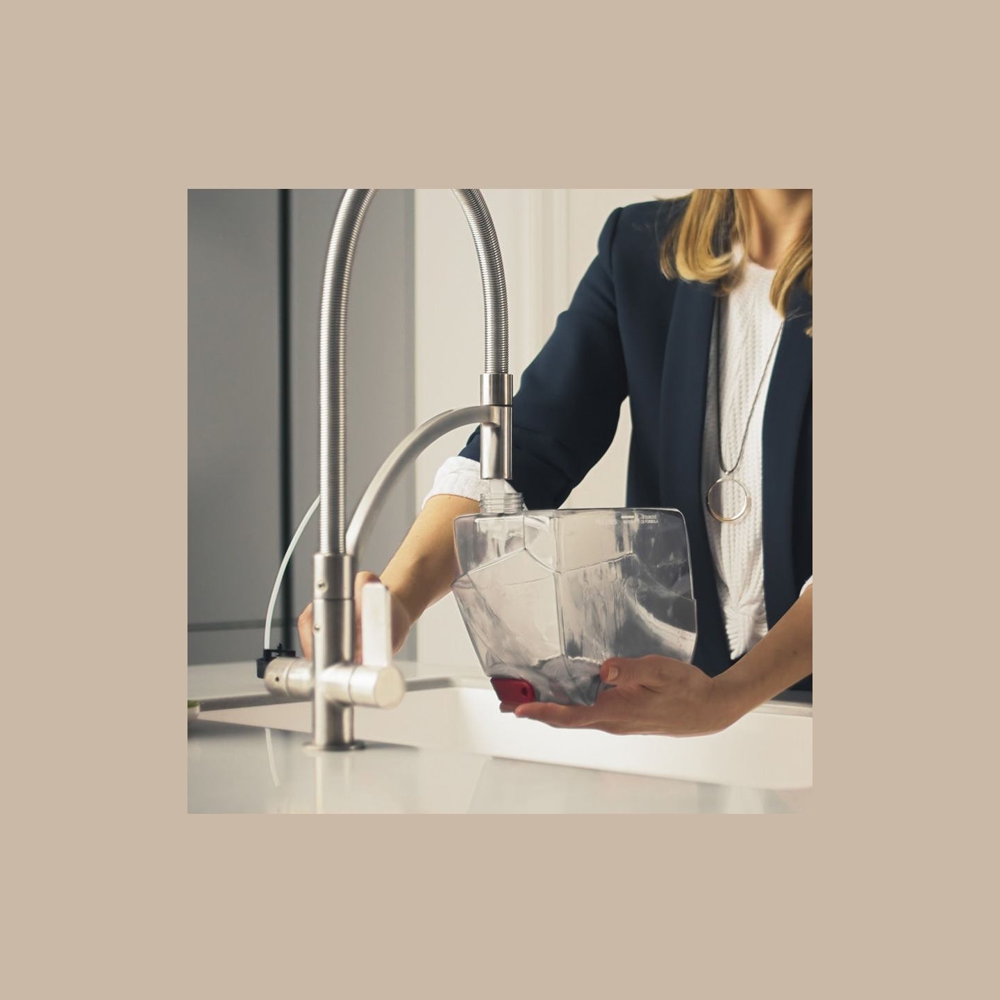 Bissell | Spot Cleaner | SpotClean Pro | Corded operating | Washing function | 750 W | Red/Titanium | 24 month(s)