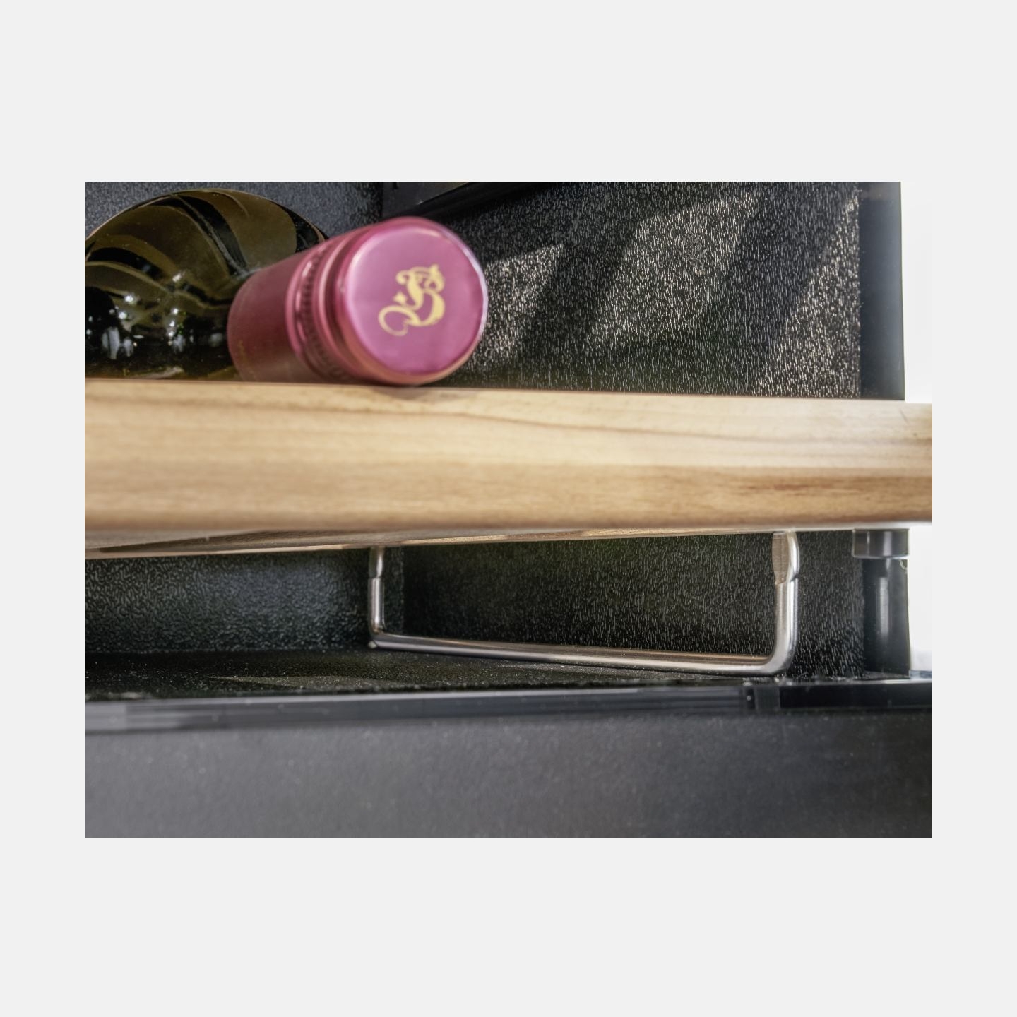 Caso | Wine Cooler | WineDeluxe WD 41 | Energy efficiency class F | Built-in | Bottles capacity 41 | Black