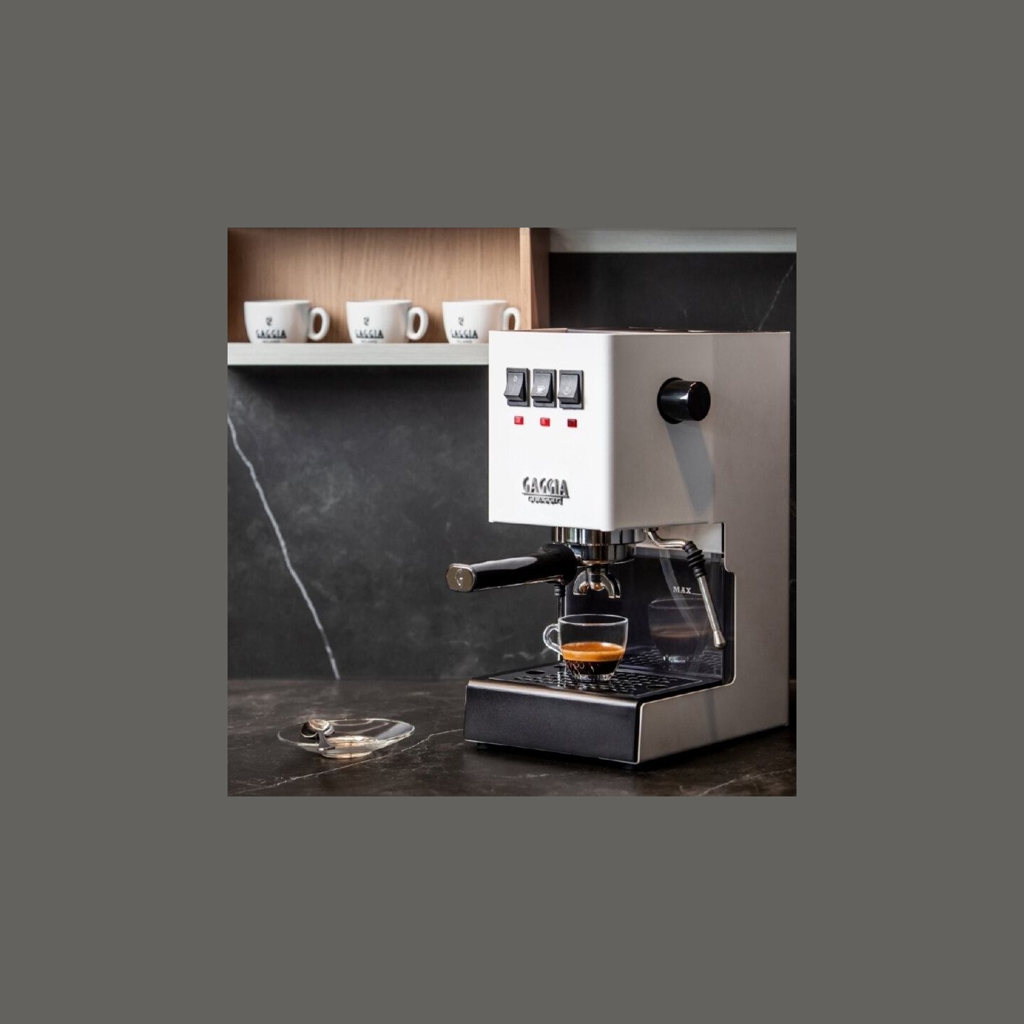 Gaggia | Coffee Maker | RI9481/13 Classic E24 | Pump pressure 15 bar | Built-in milk frother | Semi-automatic | Polar White