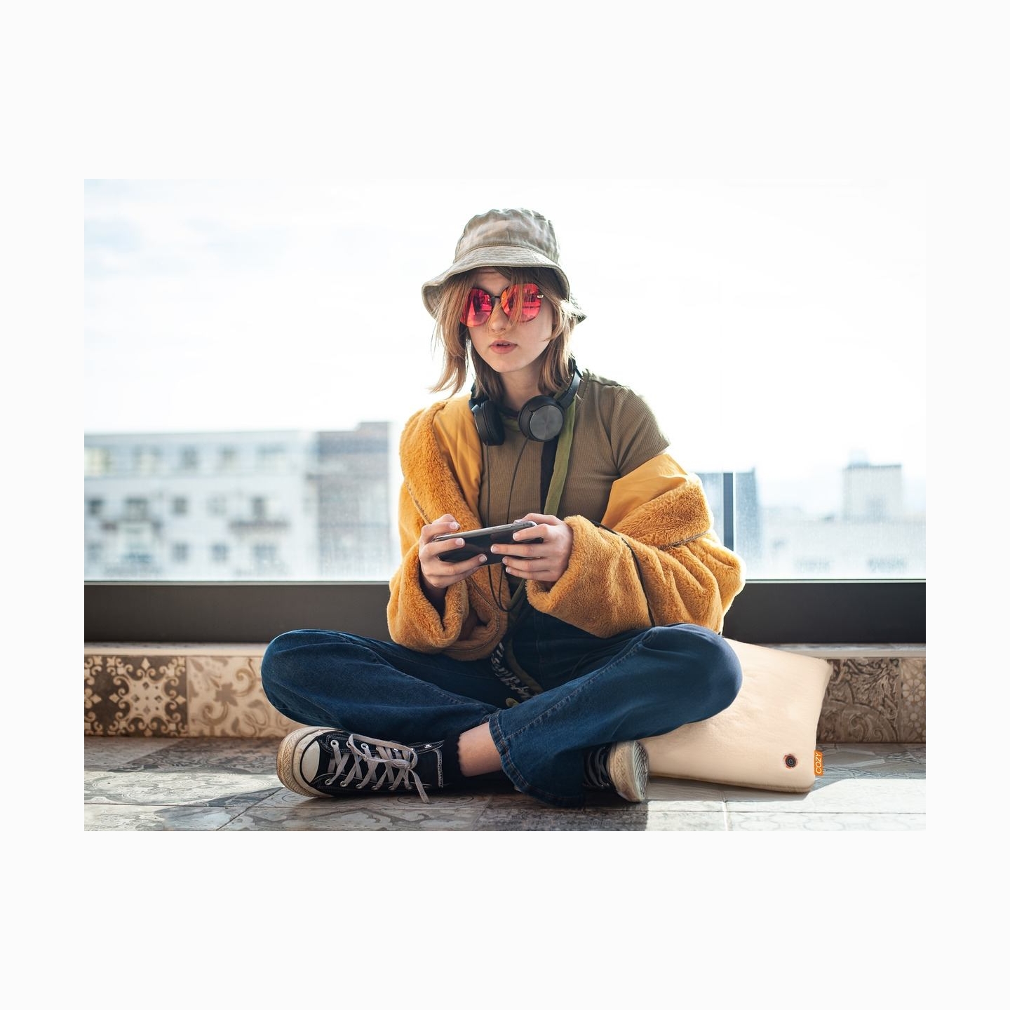Bodi-Tek COZY Una Heated Comfort Cushion & Power Bank 10000 mAh, Beige