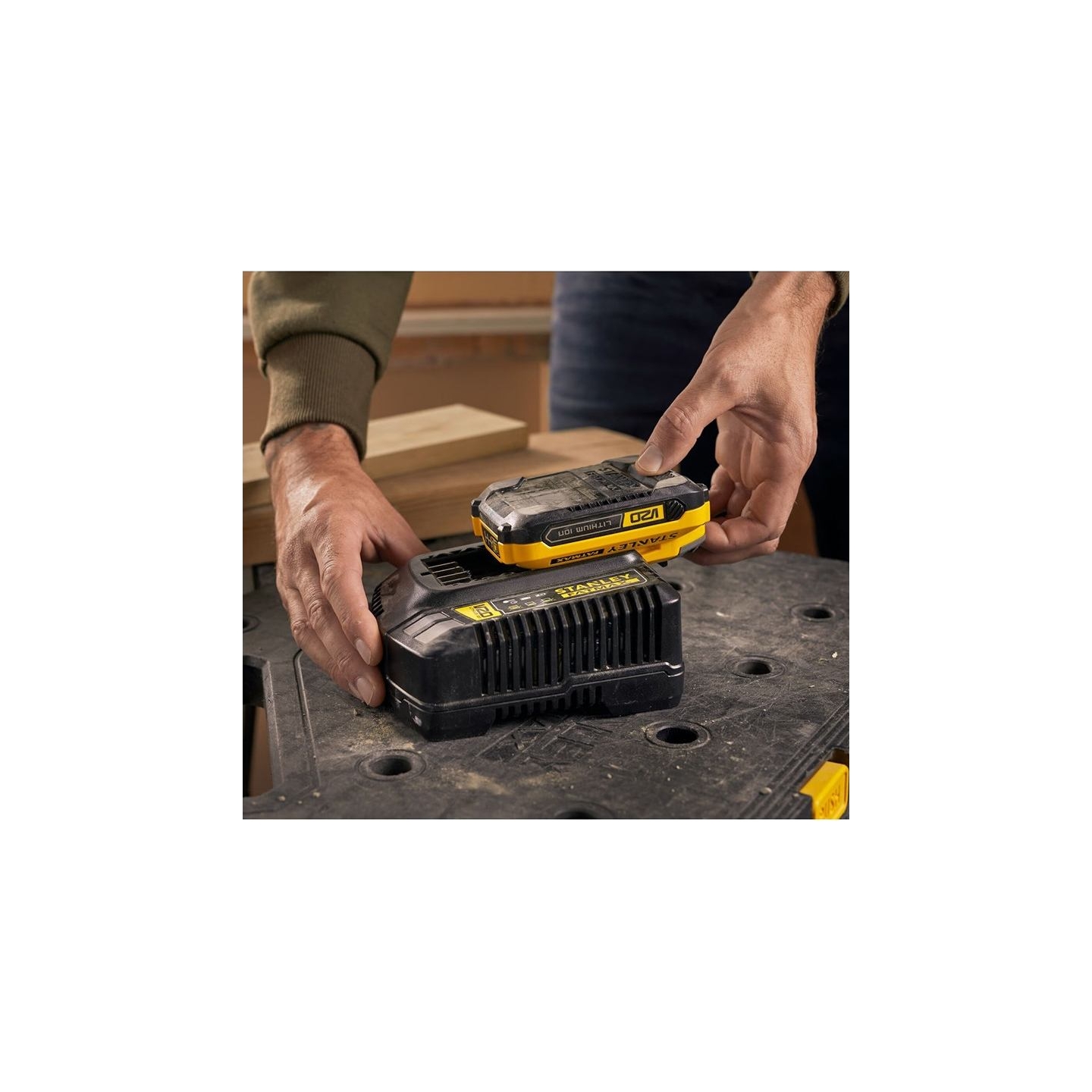 Stanley | 18V V20 4A Fast Charger | SFMCB14-QW