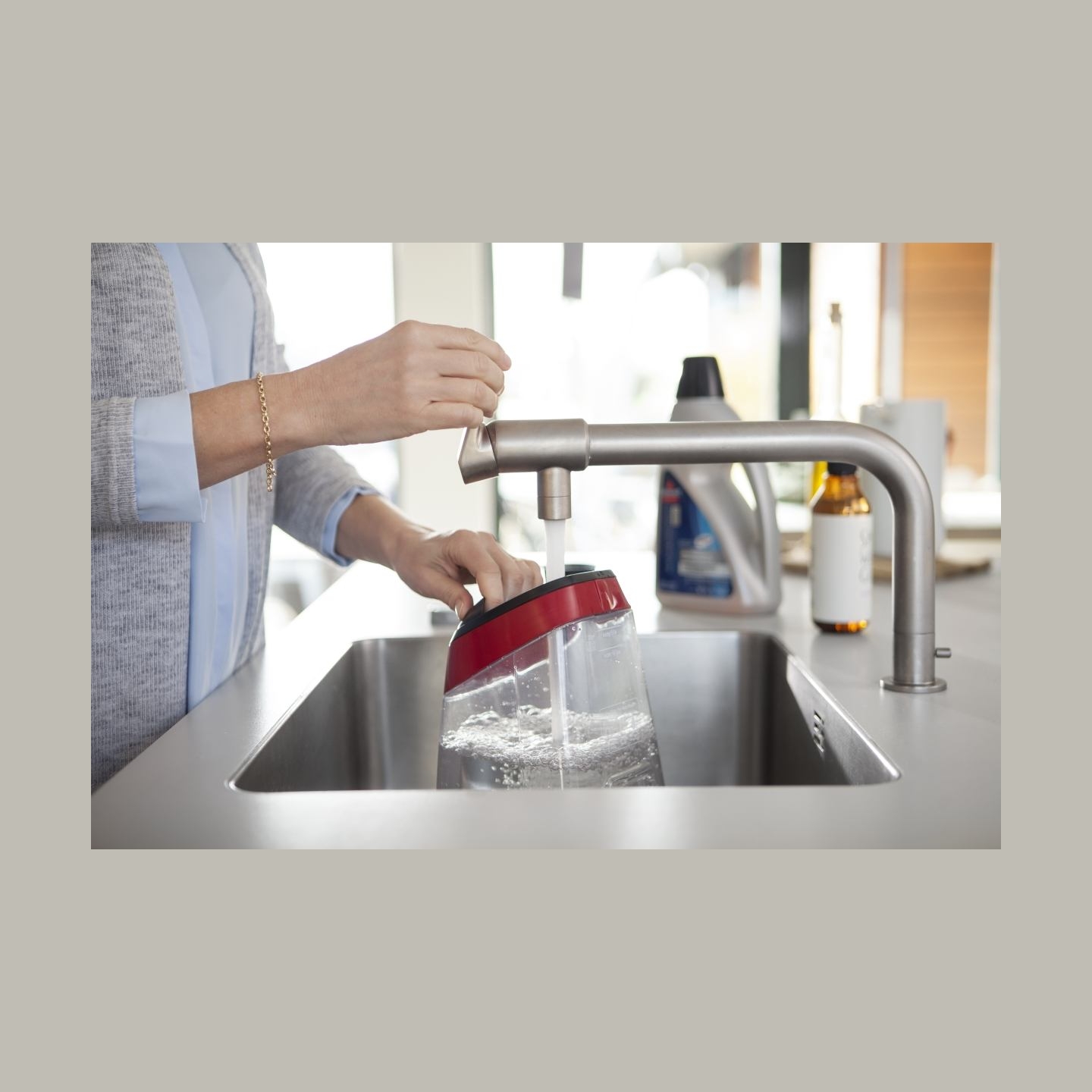Bissell | Carpet Cleaner | ProHeat 2x Revolution | Corded operating | Handstick | Washing function | 800 W | Red/Titanium | Warr