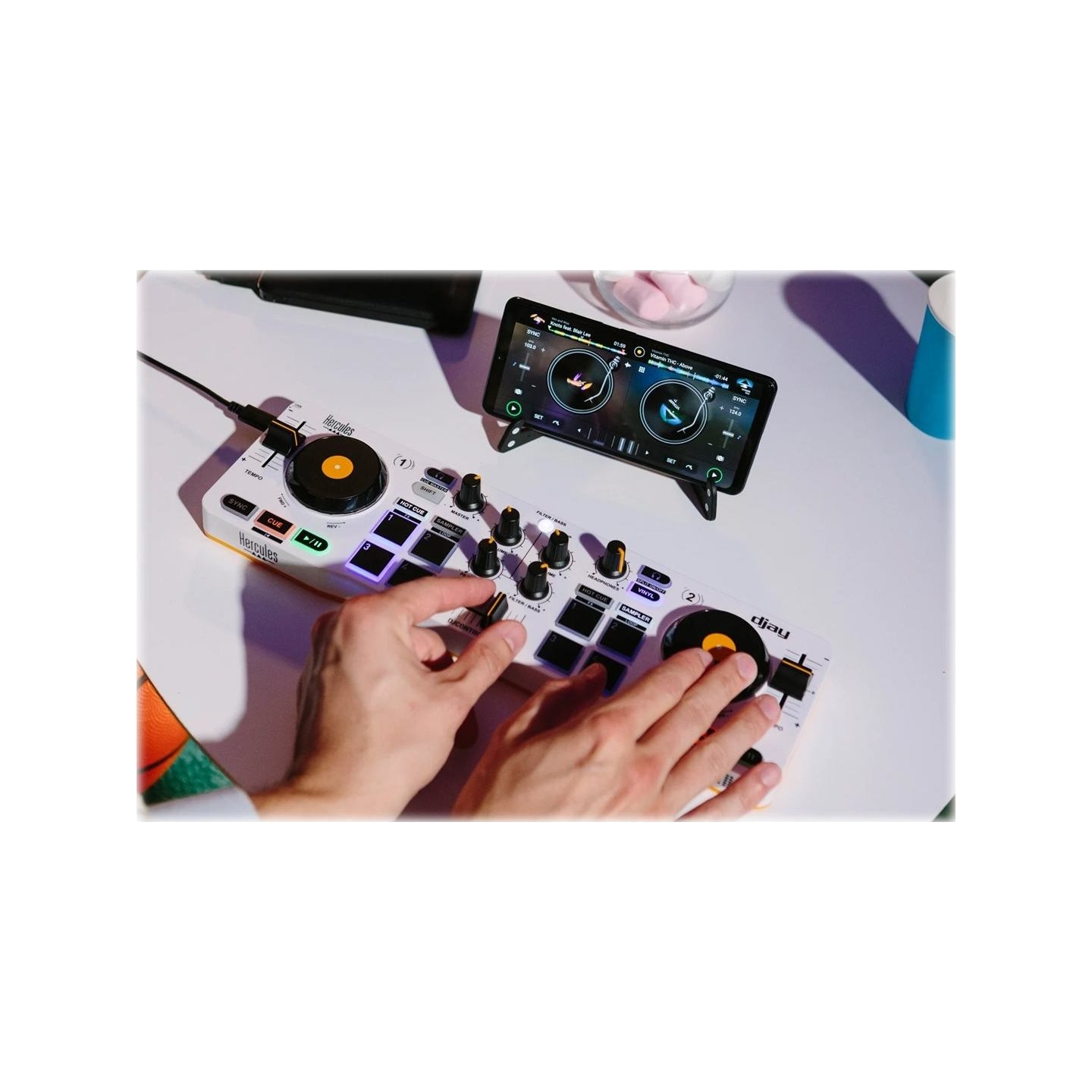 Hercules | DJControl Mix | Speakers | USB connectivity | Bluetooth