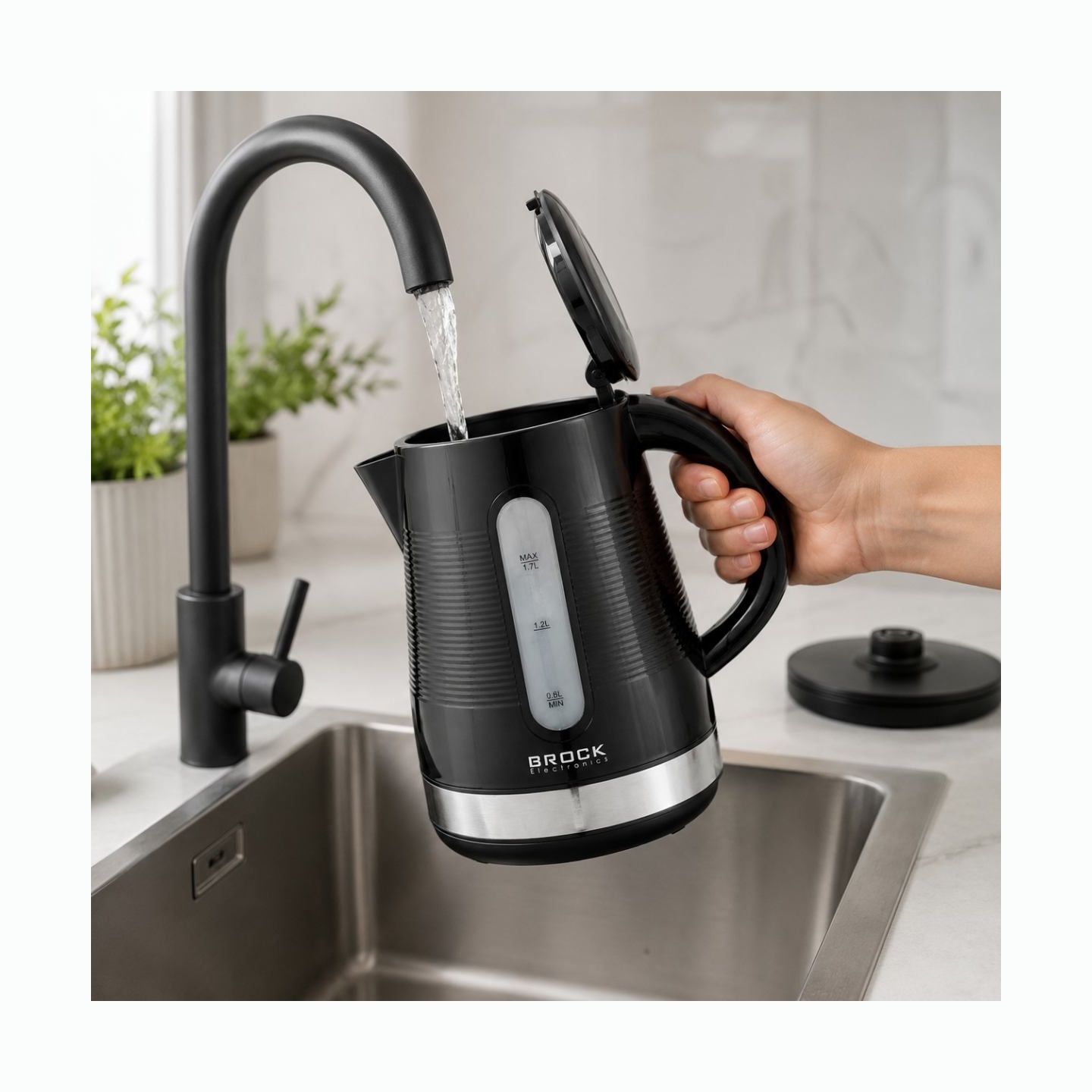 Brock WK 9904 BK Kettle With 360 Degree Base 1,7L 2200W Black/Steel