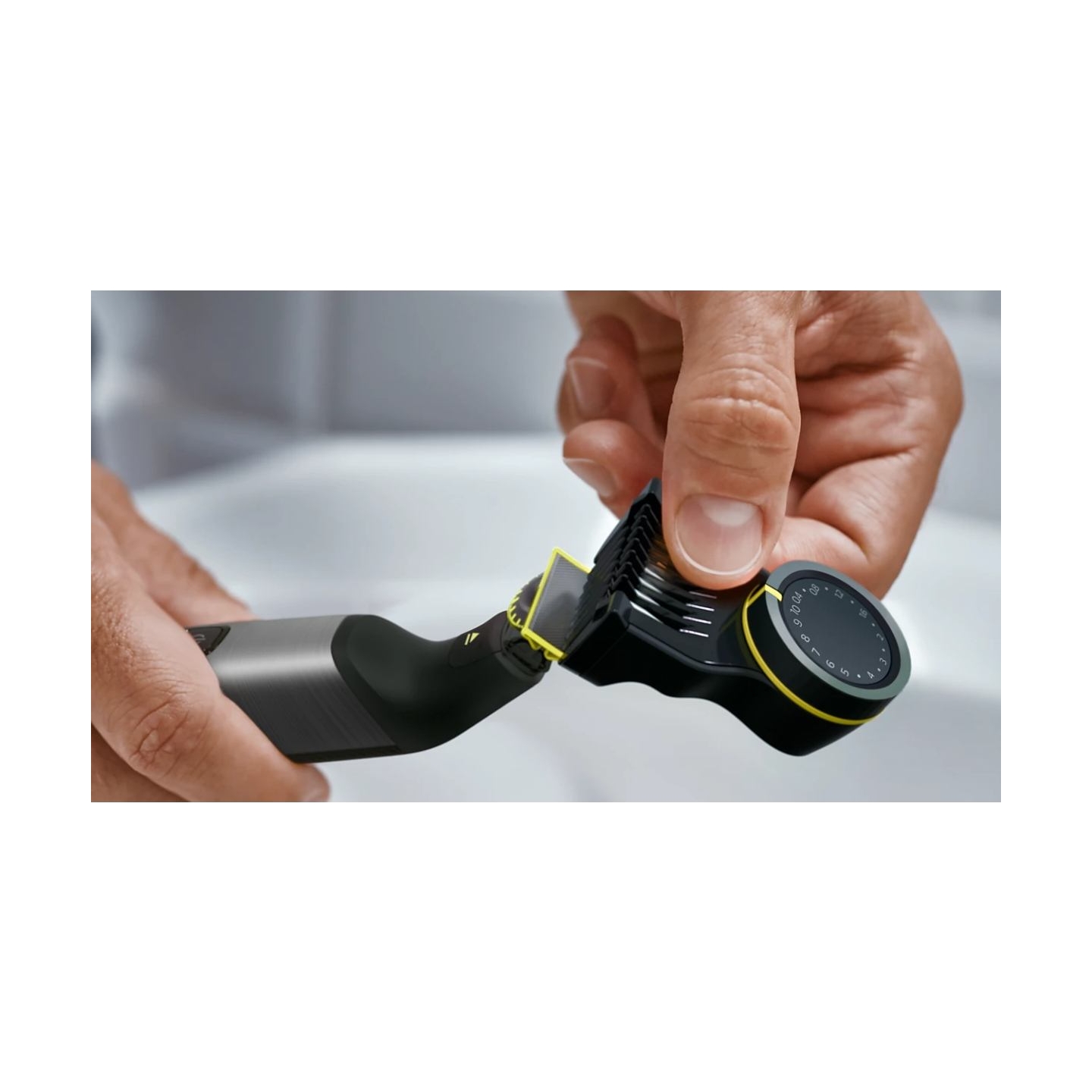 Philips OneBlade Pro Face and Body QP6652/61, 20-length precision comb, Wet and Dry use, LED digital display / QP6652/61