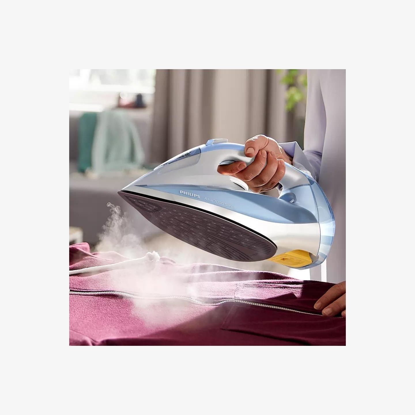 Philips | DST7011/20 | Steam Iron | 2600 W | Water tank capacity 300 ml | Continuous steam 45 g/min | Steam boost performance 22