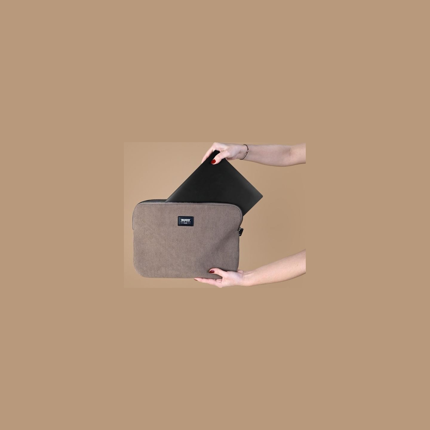 Port Designs MILANO II ECO | Fits up to size 13/14 " | Sleeve | Brown