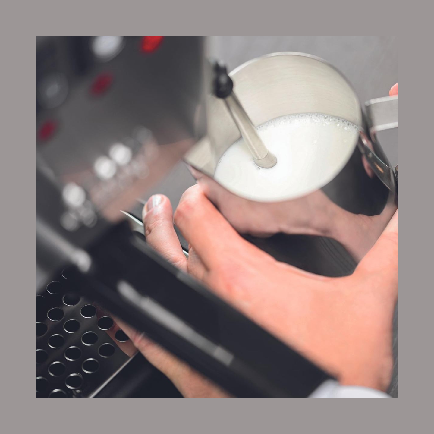 Gaggia | Coffee Maker | RI9481/11 Classic E24 | Pump pressure 15 bar | Built-in milk frother | Semi-automatic | Brushed Stainles