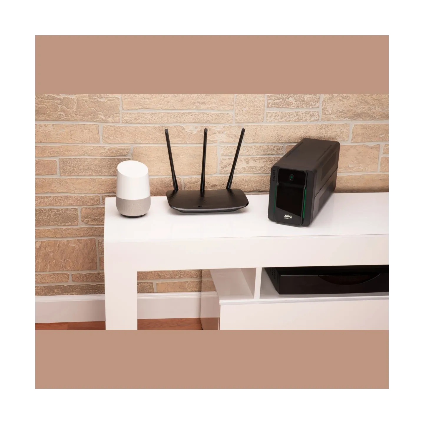 APC Easy UPS BVX 900VA 230V IEC