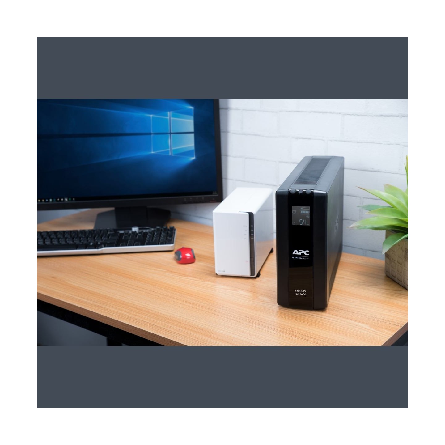 APC Back UPS Pro BR 1600VA, 8 Outlets, AVR, LCD Interface / BR1600MI