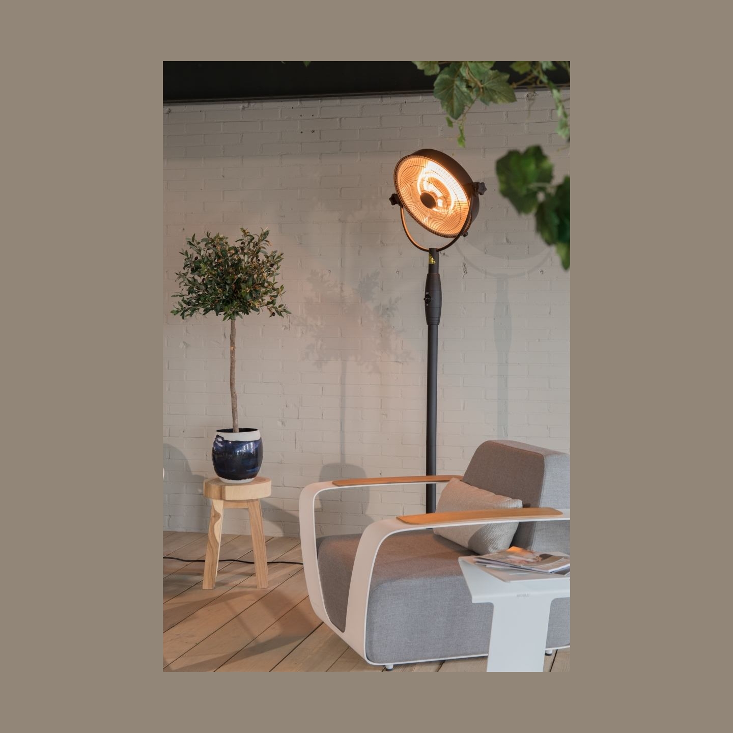 Sunred | Heater | RSS16, Retro Bright Standing | Infrared | 2100 W | Black | IP54
