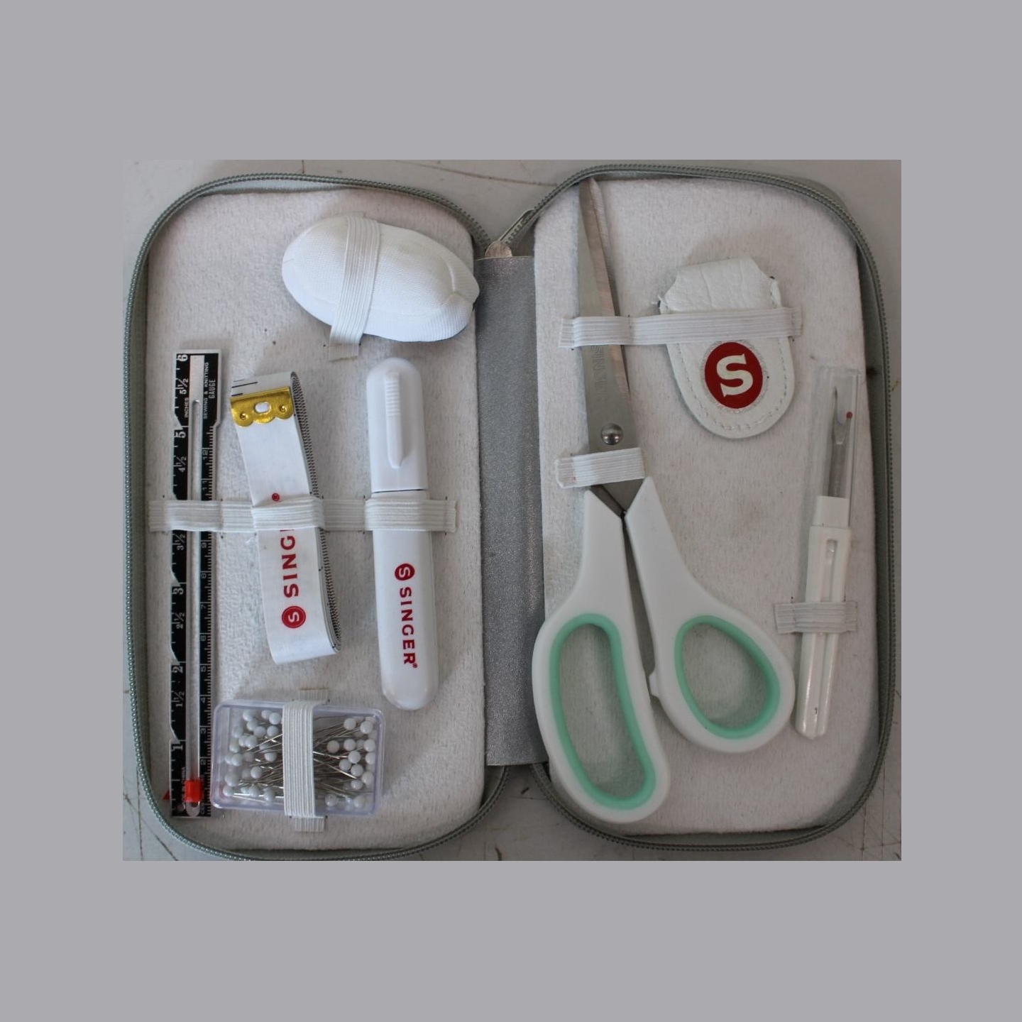 Singer | Singer Premium Sewing Kit | Mint | 24 month(s) | DAMAGED PACKAGING, DIRTY PARTS