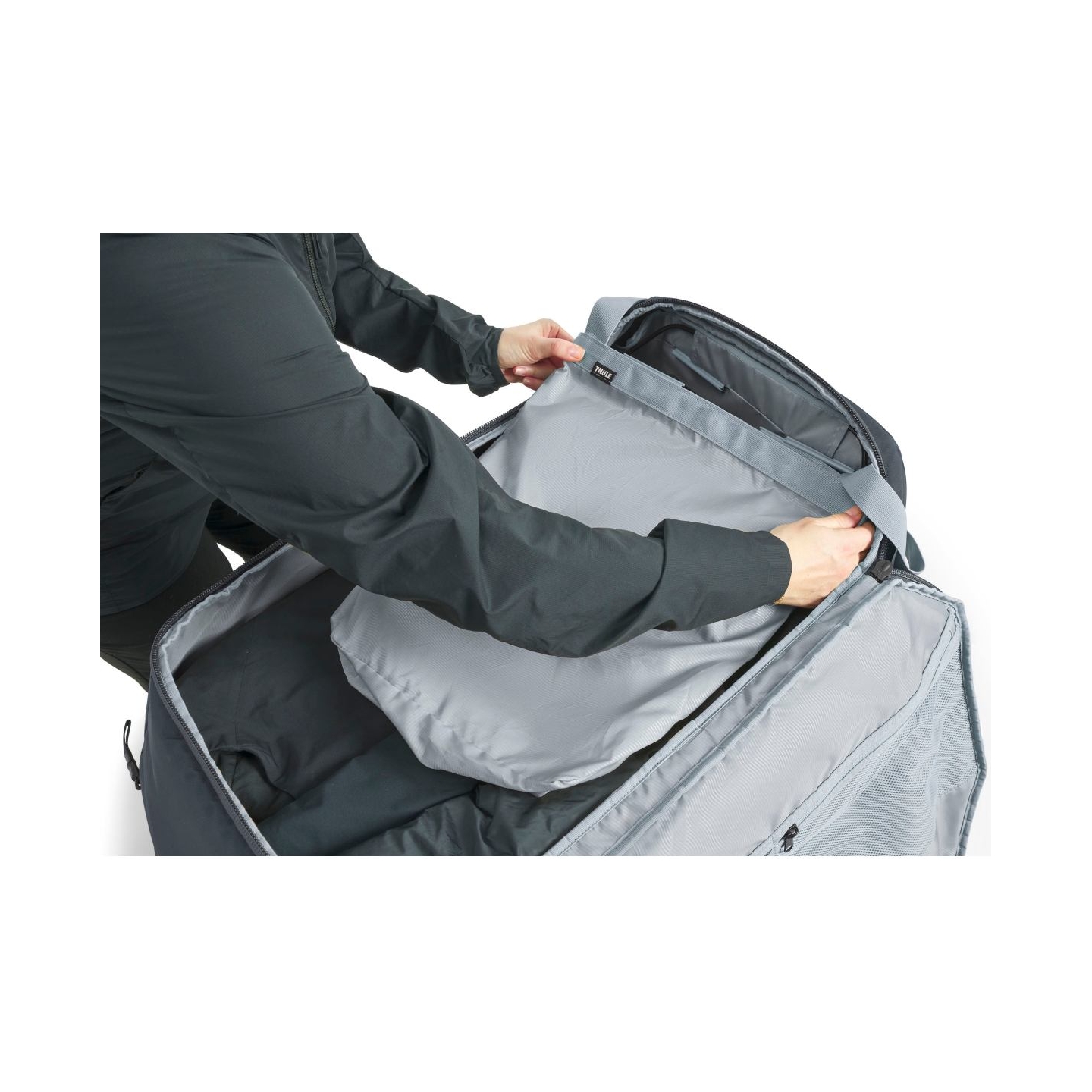 Thule 5613 EnRoute Check-In Wheeled Duffel Darkest Blue