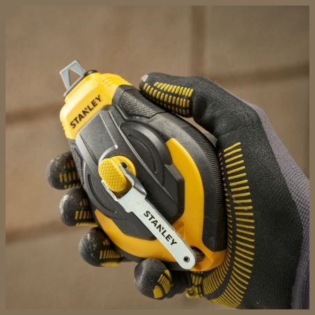 Stanley STHT47312-0 30M 3:1 Comfort Grip Reel Kit With Blue Chalk and Line Level