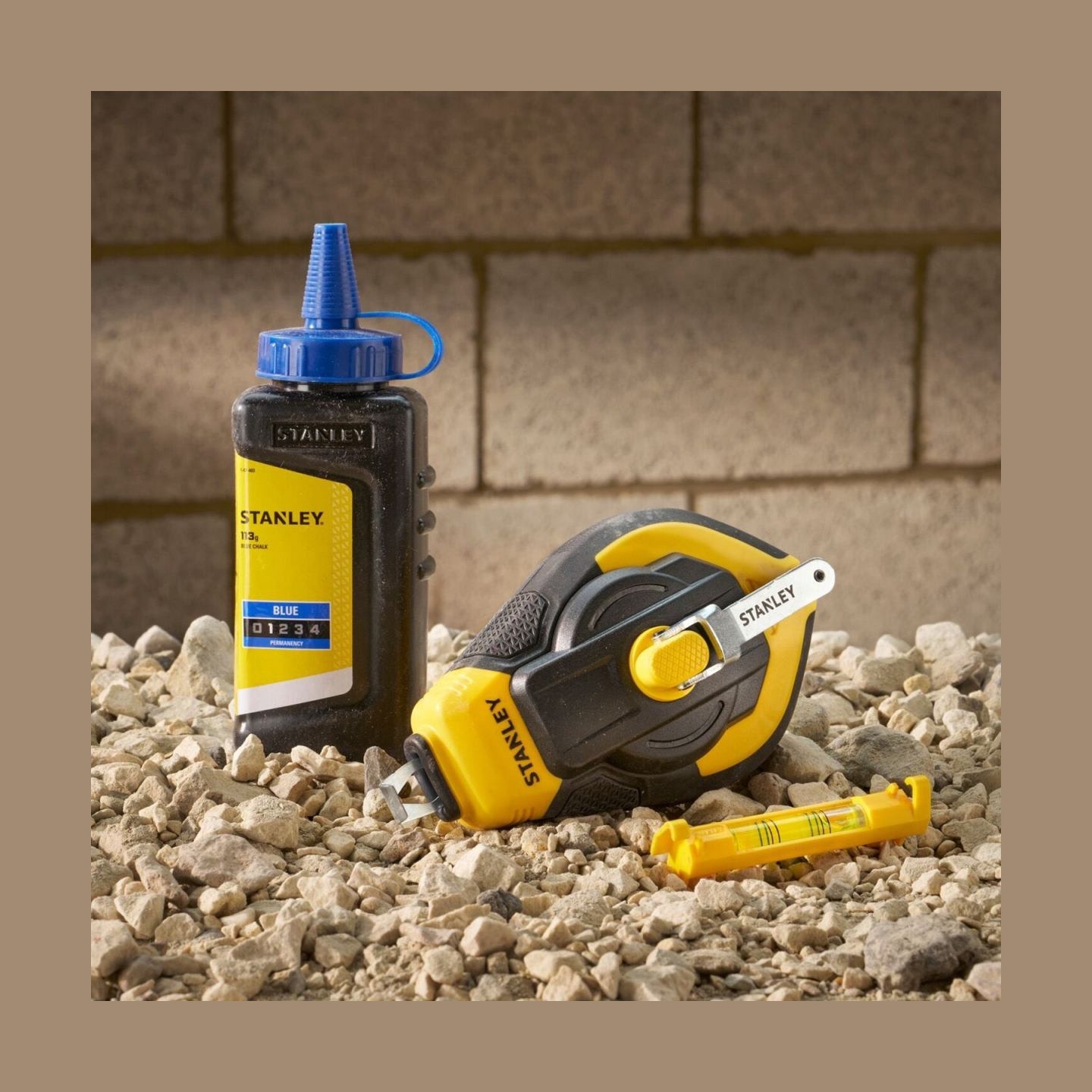 Stanley STHT47312-0 30M 3:1 Comfort Grip Reel Kit With Blue Chalk and Line Level