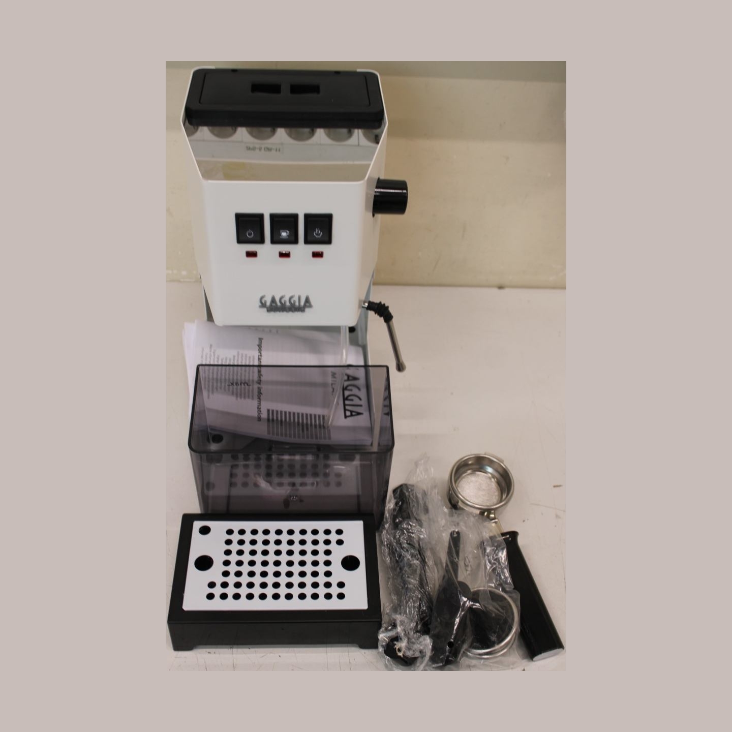 Gaggia Coffee maker Classic Evo RI9481/13, White |  | Gaggia Coffee Maker | RI9481/13 Classic E24 | Pump pressure 15 bar | Built