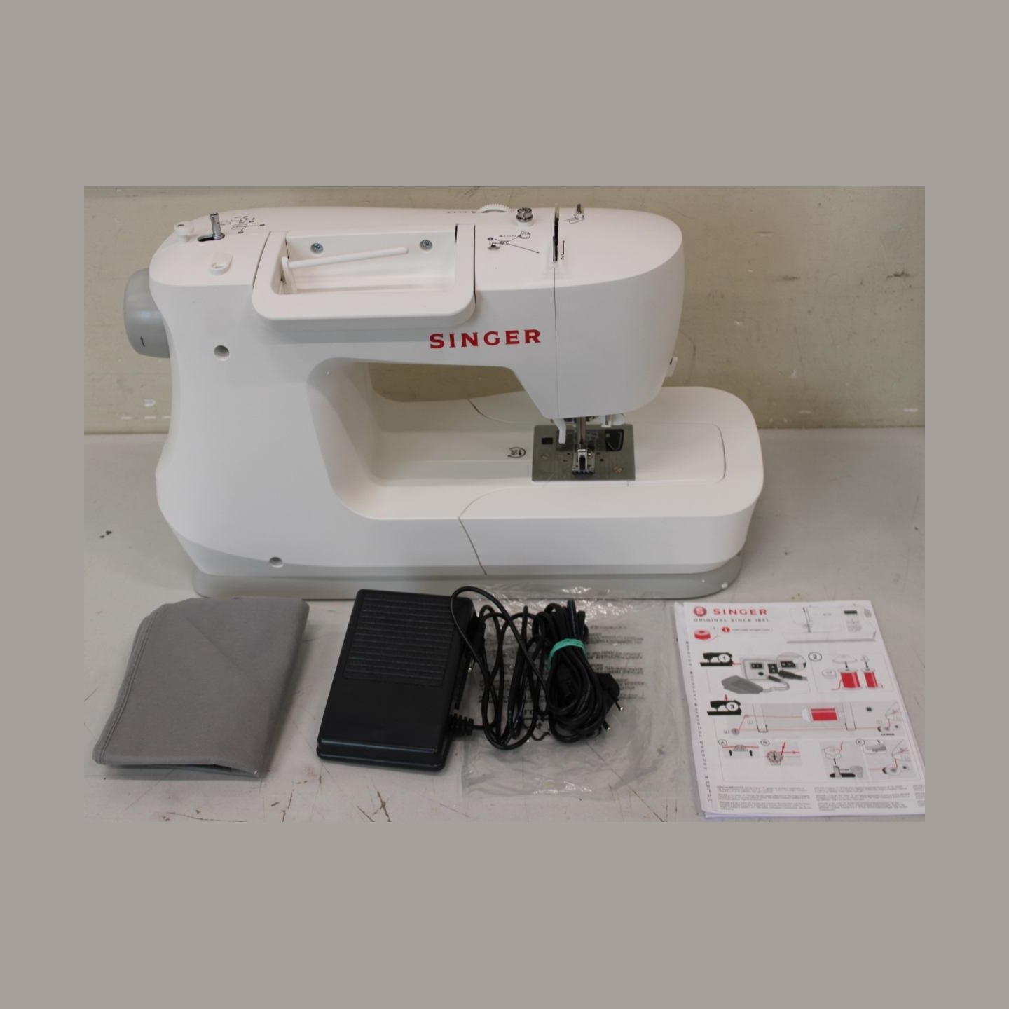 Singer Sewing Machine | C7205 | Number of stitches 200 | Number of buttonholes 8 | White | REFURBISHED