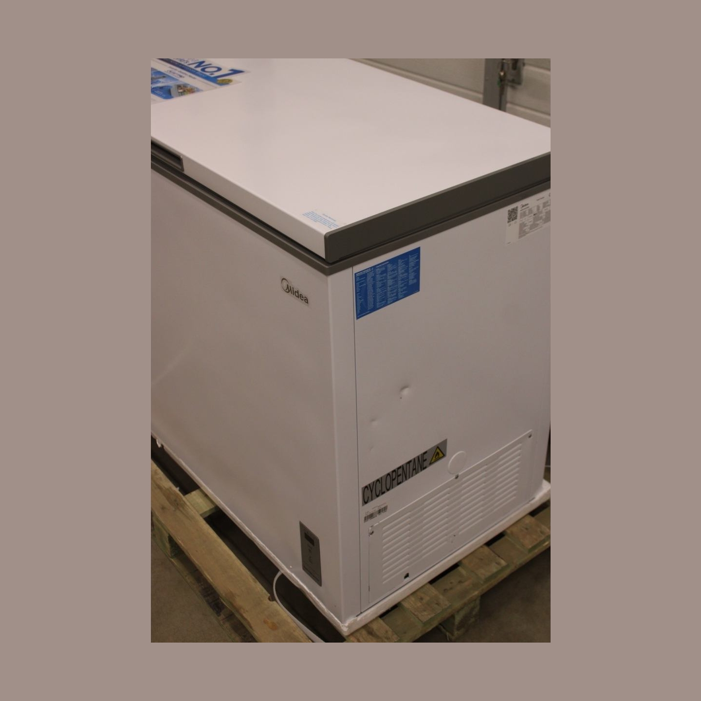 Midea | Midea Freezer | MDRC345FZE01 | Energy efficiency class E | Chest | Free standing | Height 85 cm | Total net capacity 249