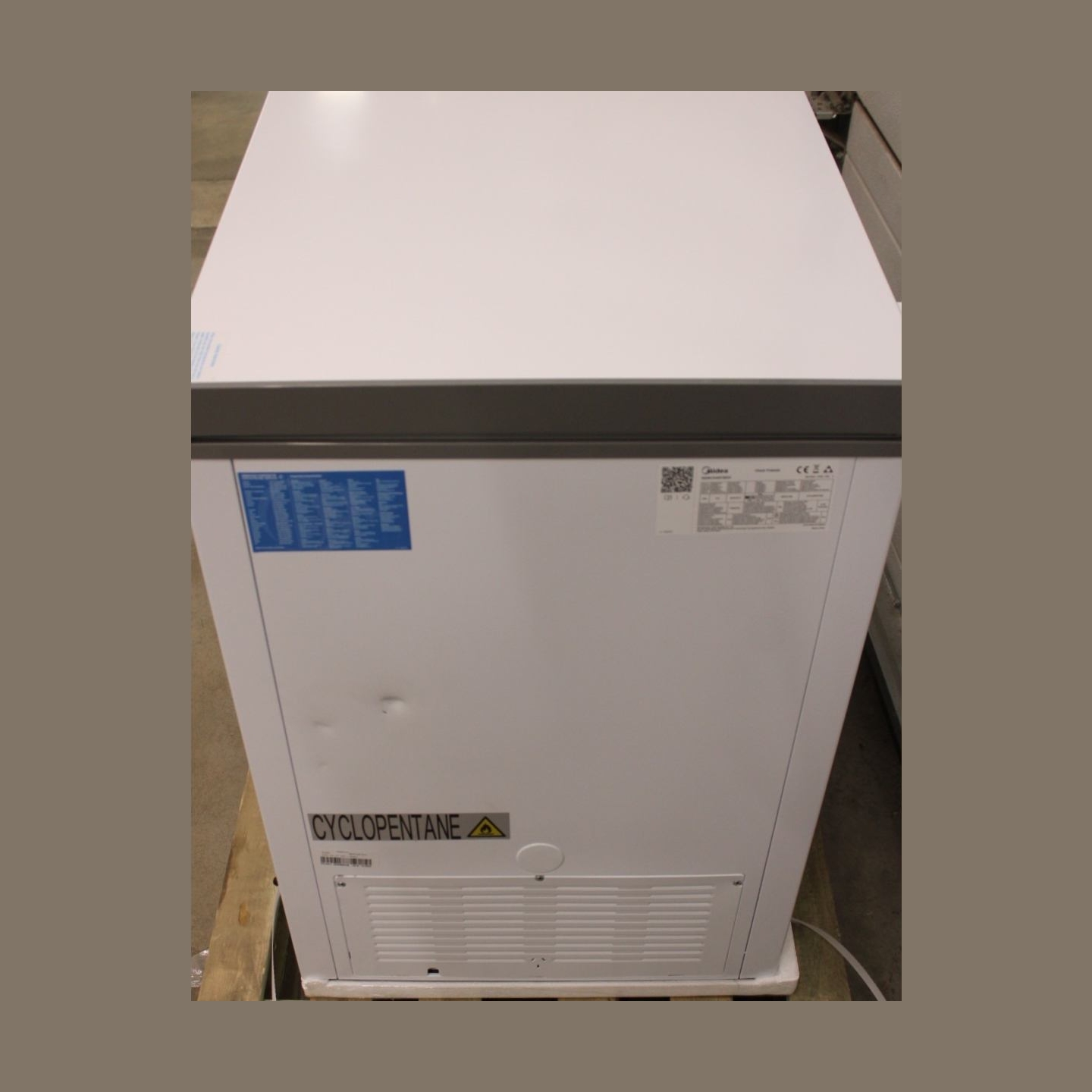 Midea | Midea Freezer | MDRC345FZE01 | Energy efficiency class E | Chest | Free standing | Height 85 cm | Total net capacity 249