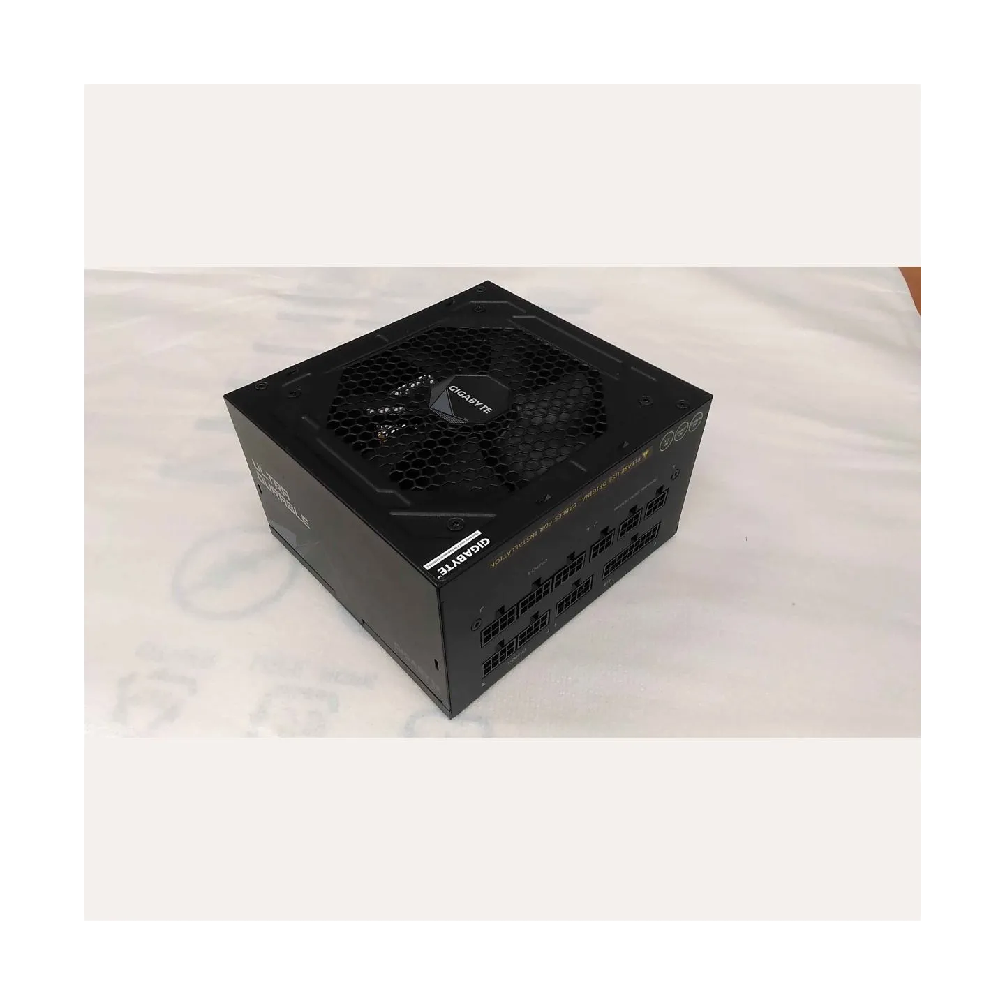 Gigabyte PSU | GP-UD1000GM | 1000 W | GOLD | USED, REFURBISHED, MISSING MANUALS AND SOME CABLES (PCI-E, SATA, PERIPHERAL)