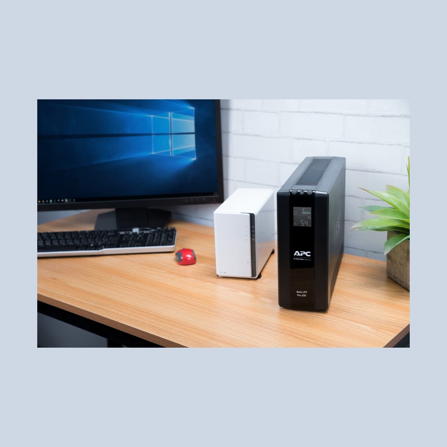 APC Back UPS Pro BR 650VA, 6 Outlets, AVR, LCD Interface / BR650MI