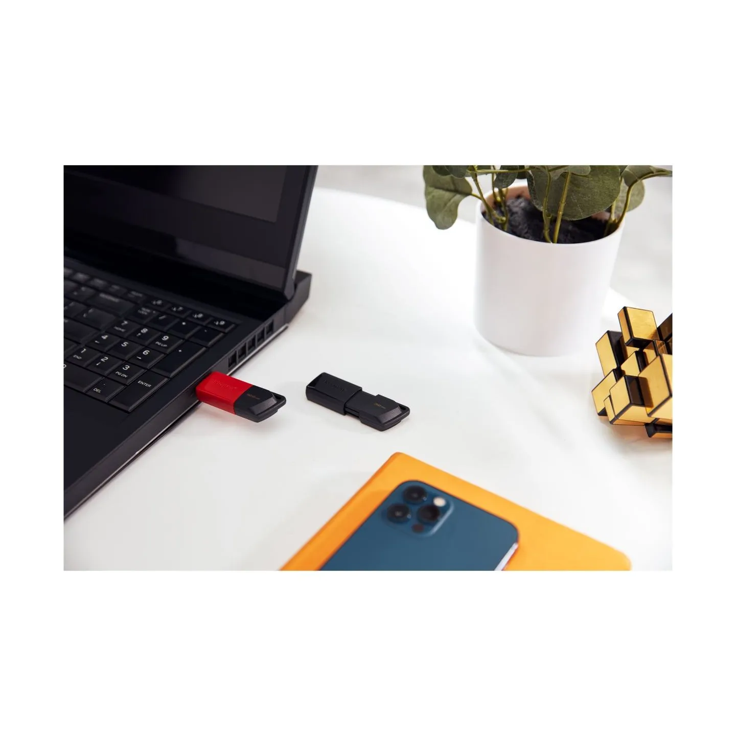 Kingston 128GB DataTraveler Exodia M