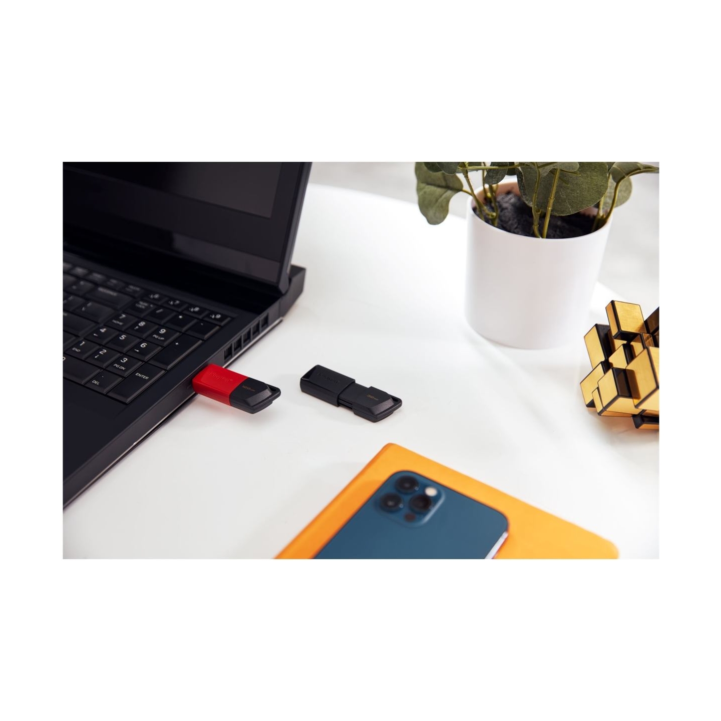 Kingston 128GB USB3.2 Gen1 DataTraveler Exodia M (Black + Red)