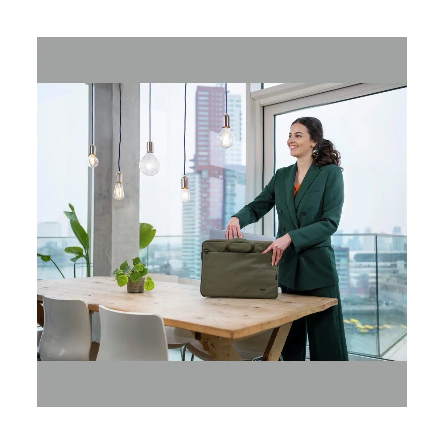 Trust NB CASE ECO 16"/GREEN 24450 TRUST