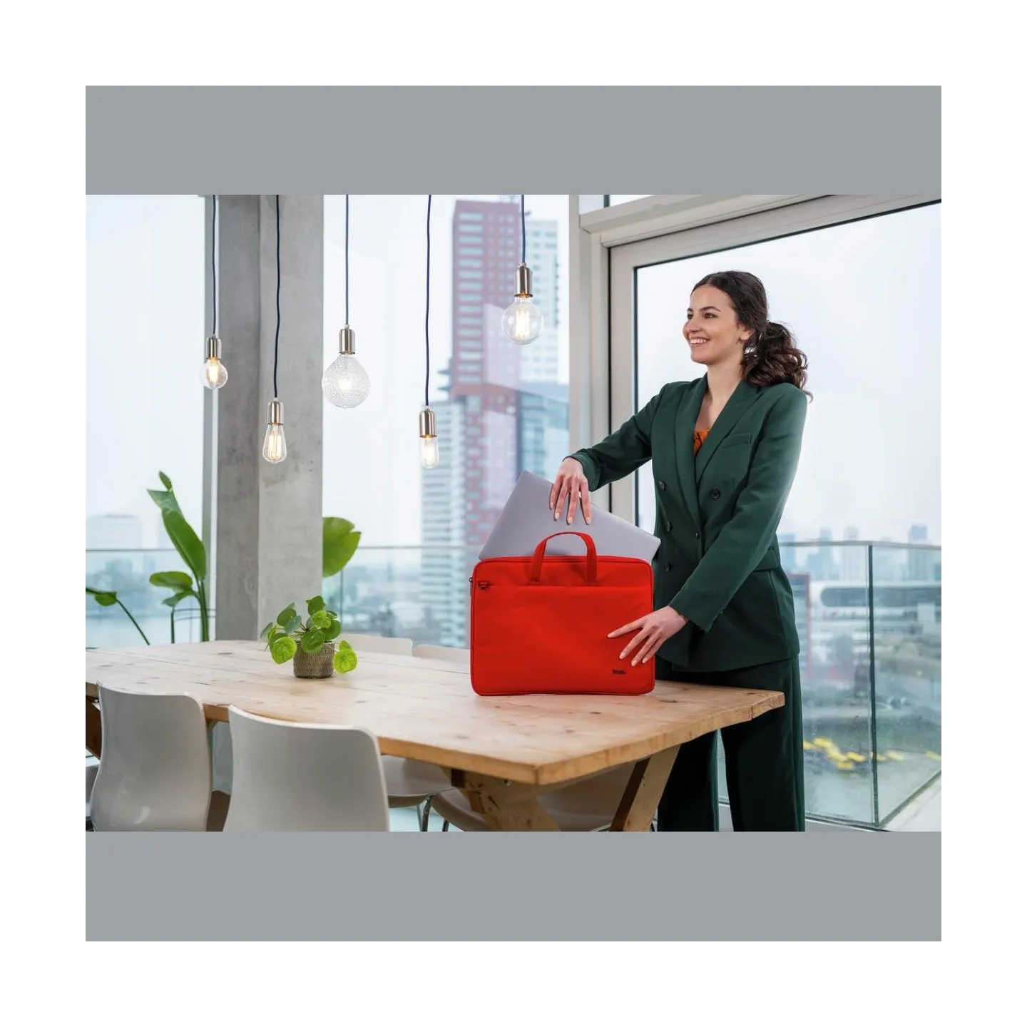 Trust NB CASE ECO 16"/RED 24449 TRUST