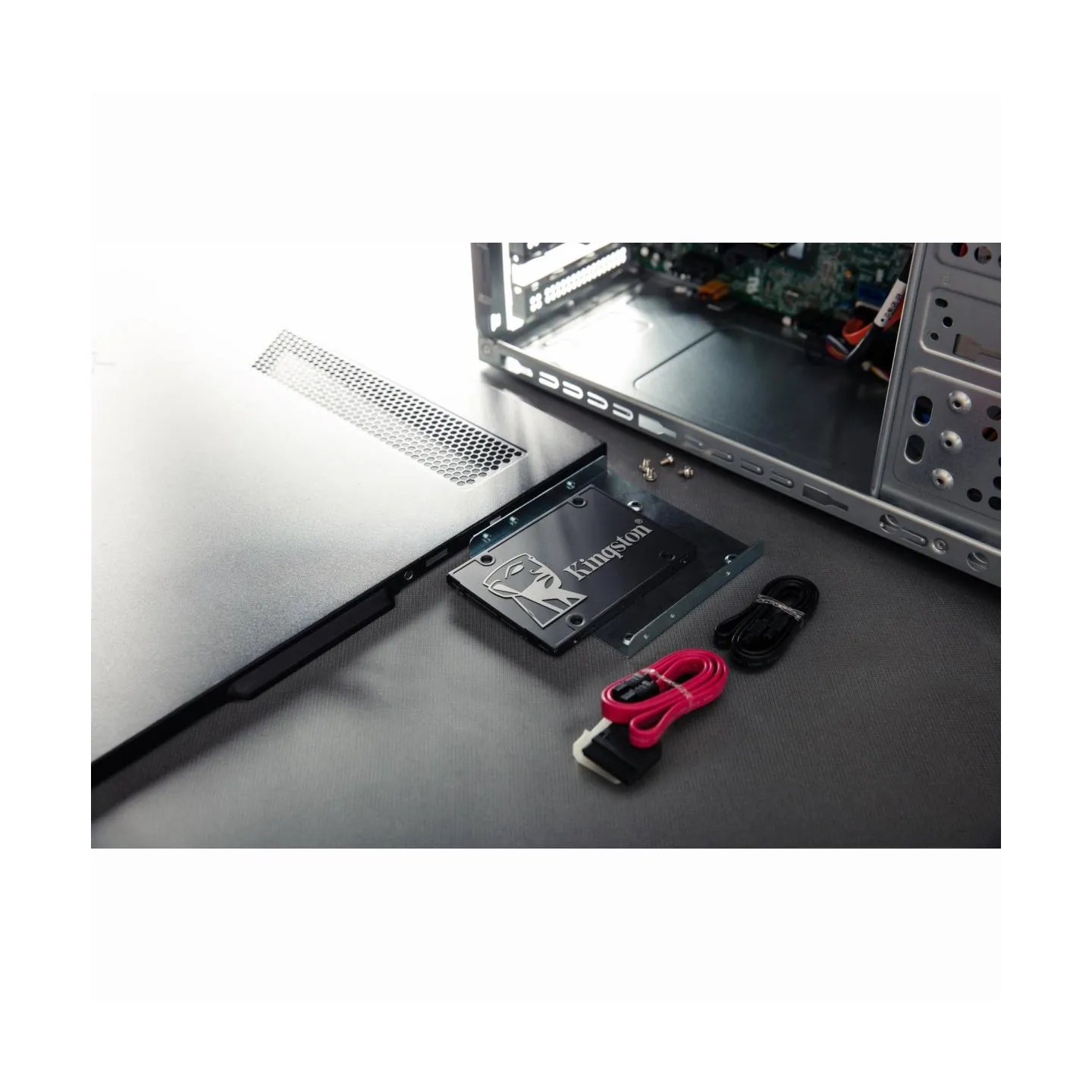 Kingston SSD|KINGSTON|KC600|2TB|SATA 3.0|TLC|Write speed 520 MBytes/sec|Read speed 550 MBytes/sec|2,5"|TBW 1200 TB|MTBF 1000000 