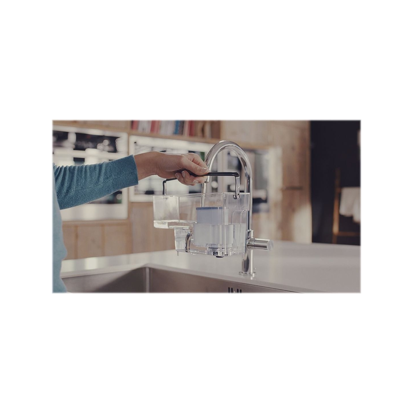 Philips Calc and Water filter CA6903/10 Same as CA6903/00 No descaling up to 5000 cups* Prolong machine lifetime 1x AquaClean Fi