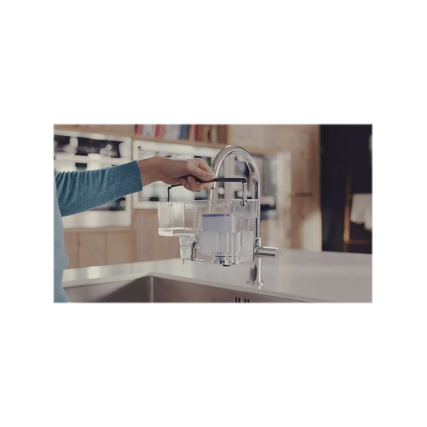 Philips Calc and Water filter CA6903/10 Same as CA6903/00 No descaling up to 5000 cups* Prolong machine lifetime 1x AquaClean Fi