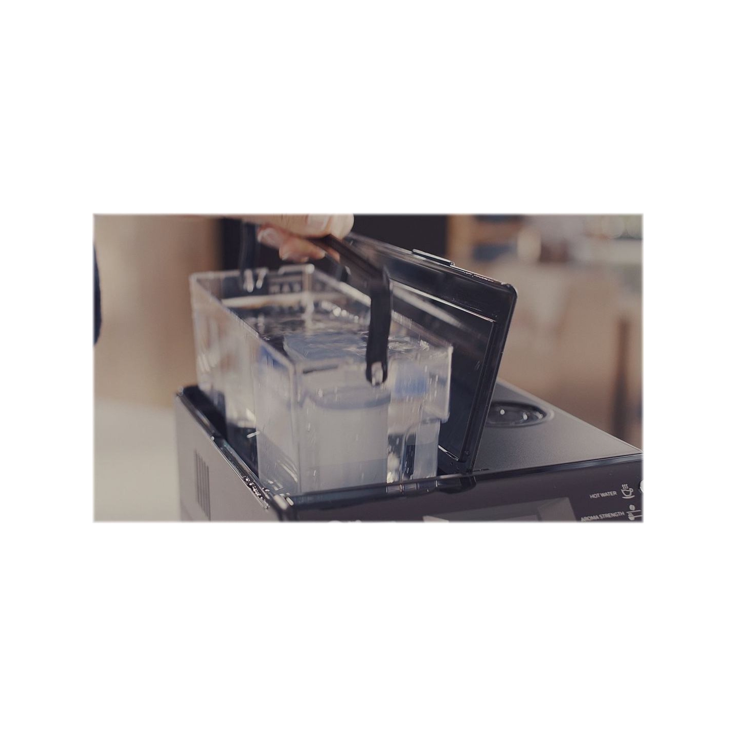 Philips Calc and Water filter CA6903/10 Same as CA6903/00 No descaling up to 5000 cups* Prolong machine lifetime 1x AquaClean Fi