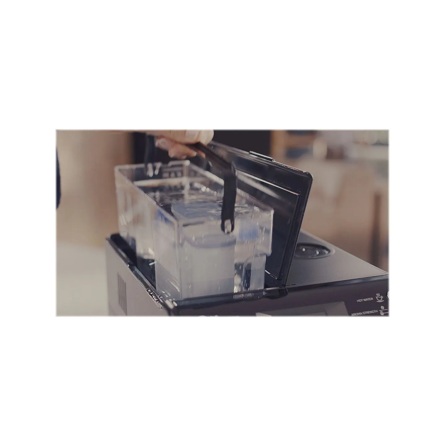 Philips Calc and Water filter CA6903/10 Same as CA6903/00 No descaling up to 5000 cups* Prolong machine lifetime 1x AquaClean Fi
