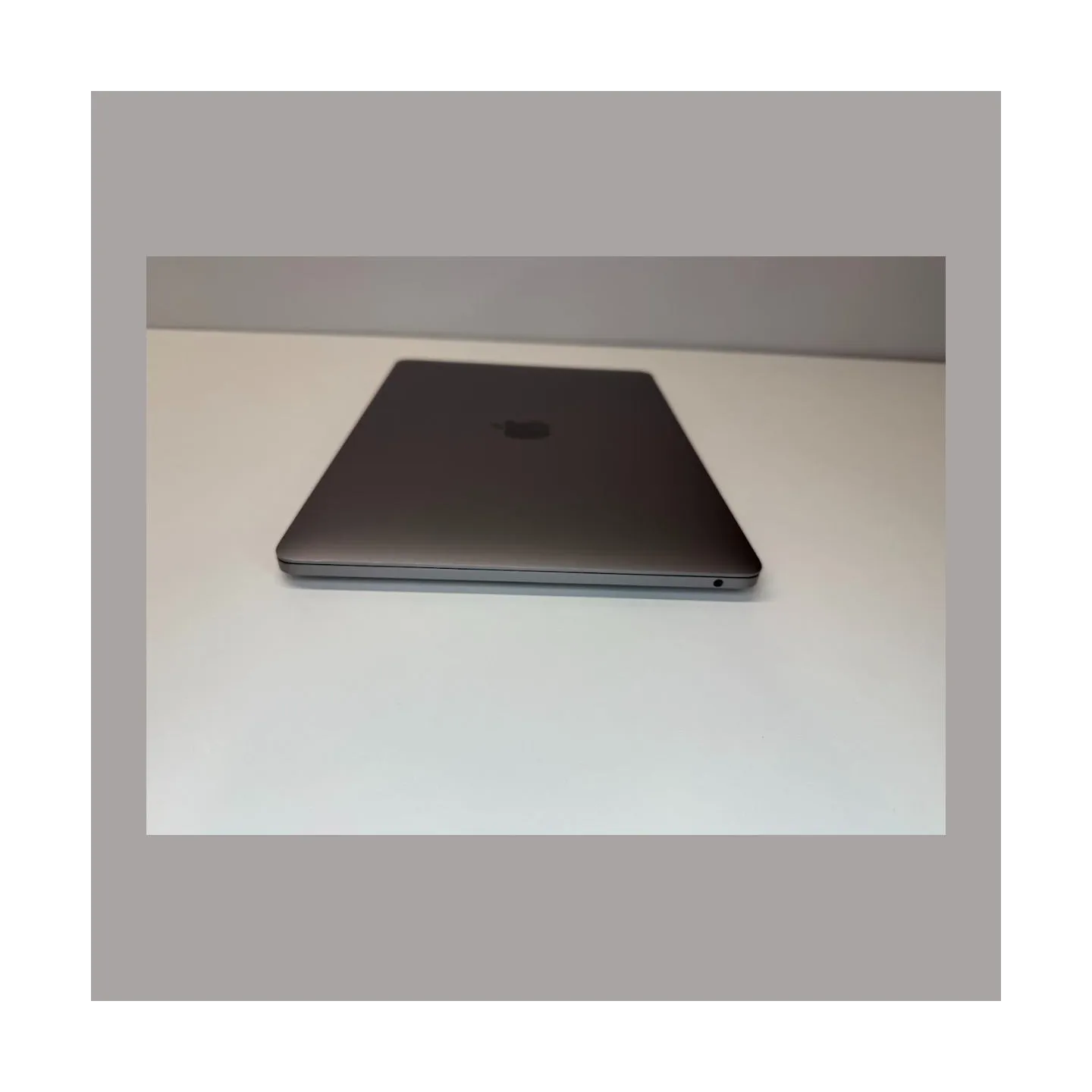 Apple Renewed | Grade A | MacBook Pro (2020) | 13.3 " | i5-8257U | 8 GB | SSD | 256 GB | Intel Iris Plus Graphics 645 | macOS | 
