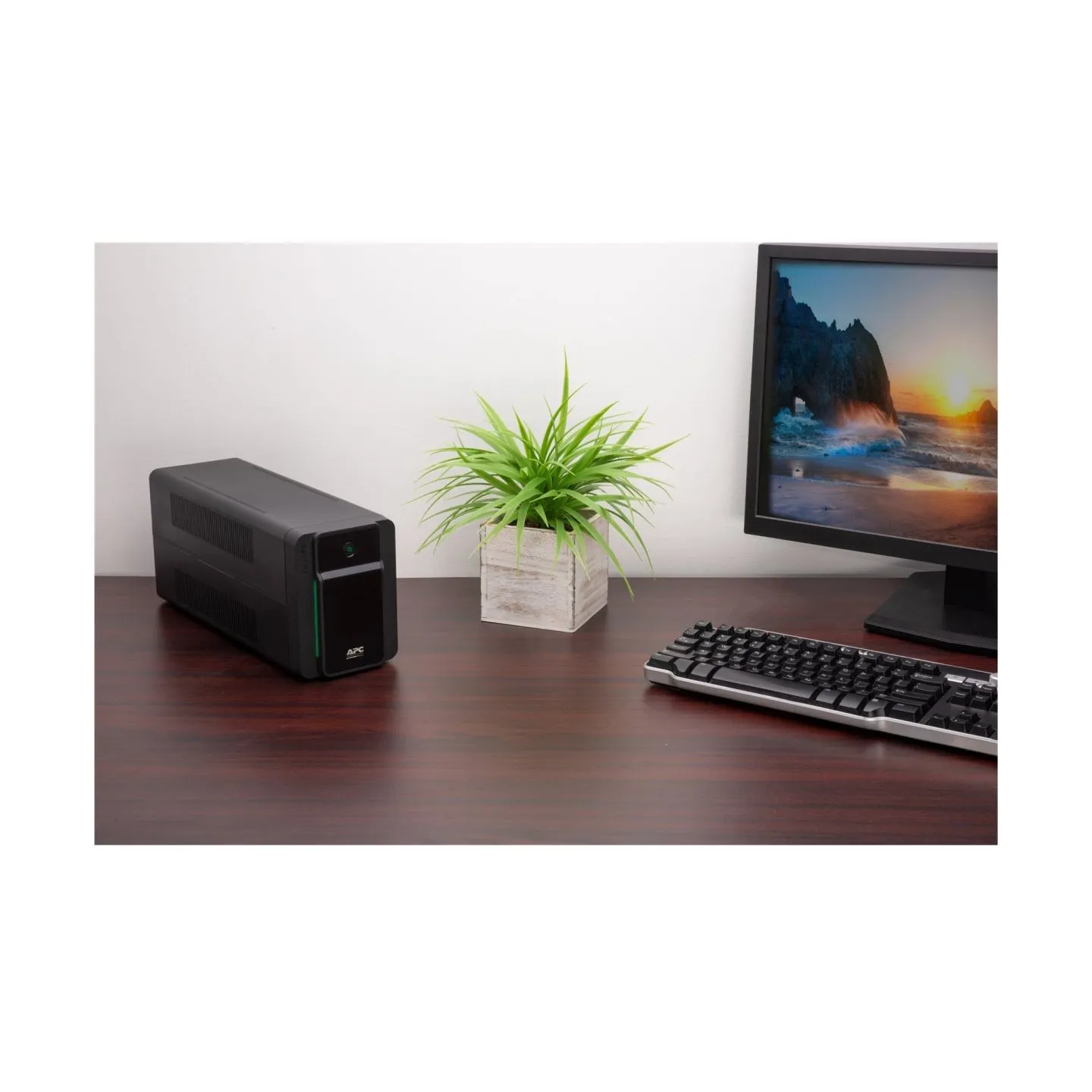 Schneider Electric APC Easy UPS | BVX900LI | 900 VA | 480 W