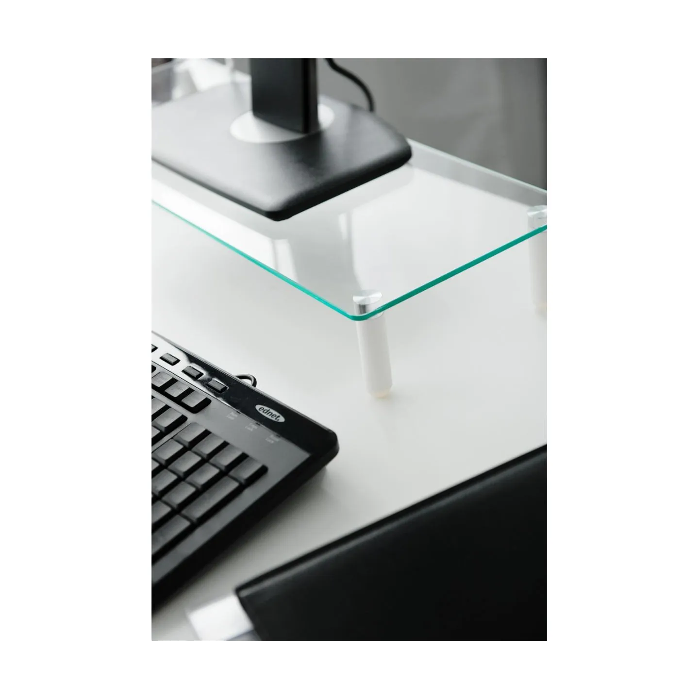 Digitus Universal glass monitor riser DA-90358 | 13-32 " | Maximum weight (capacity) 20 kg