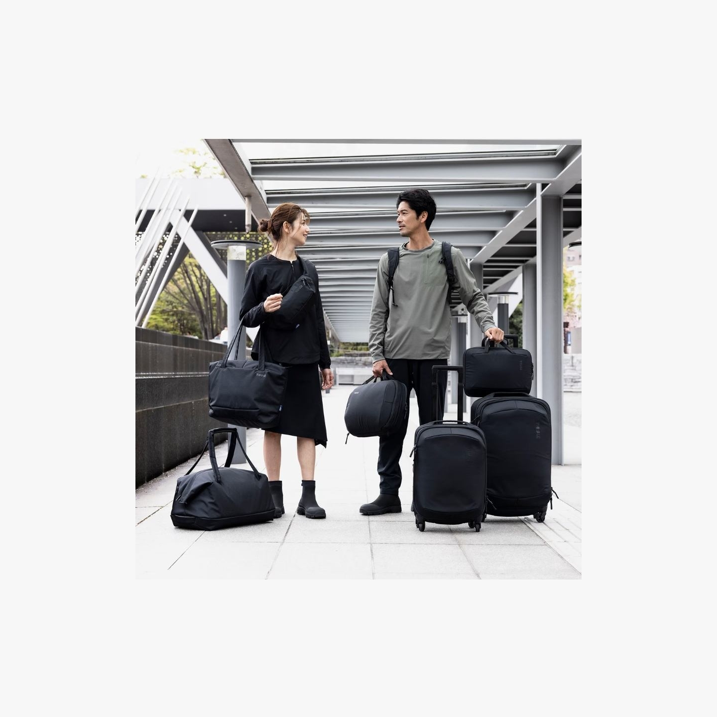 Thule Subterra 2 | Tote | Black | 10.9-16 "