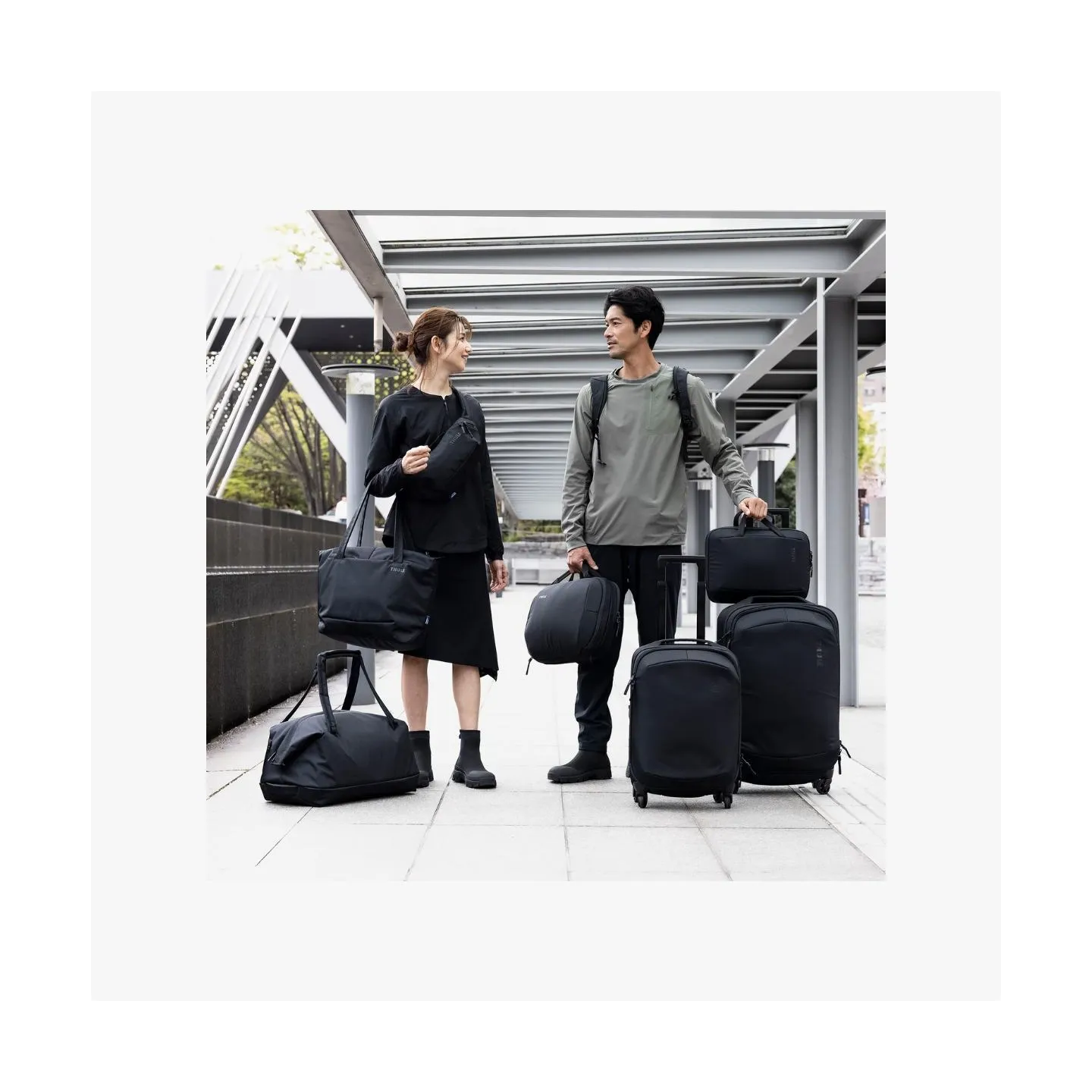 Thule Subterra 2 | Tote | Black | 10.9-16 "