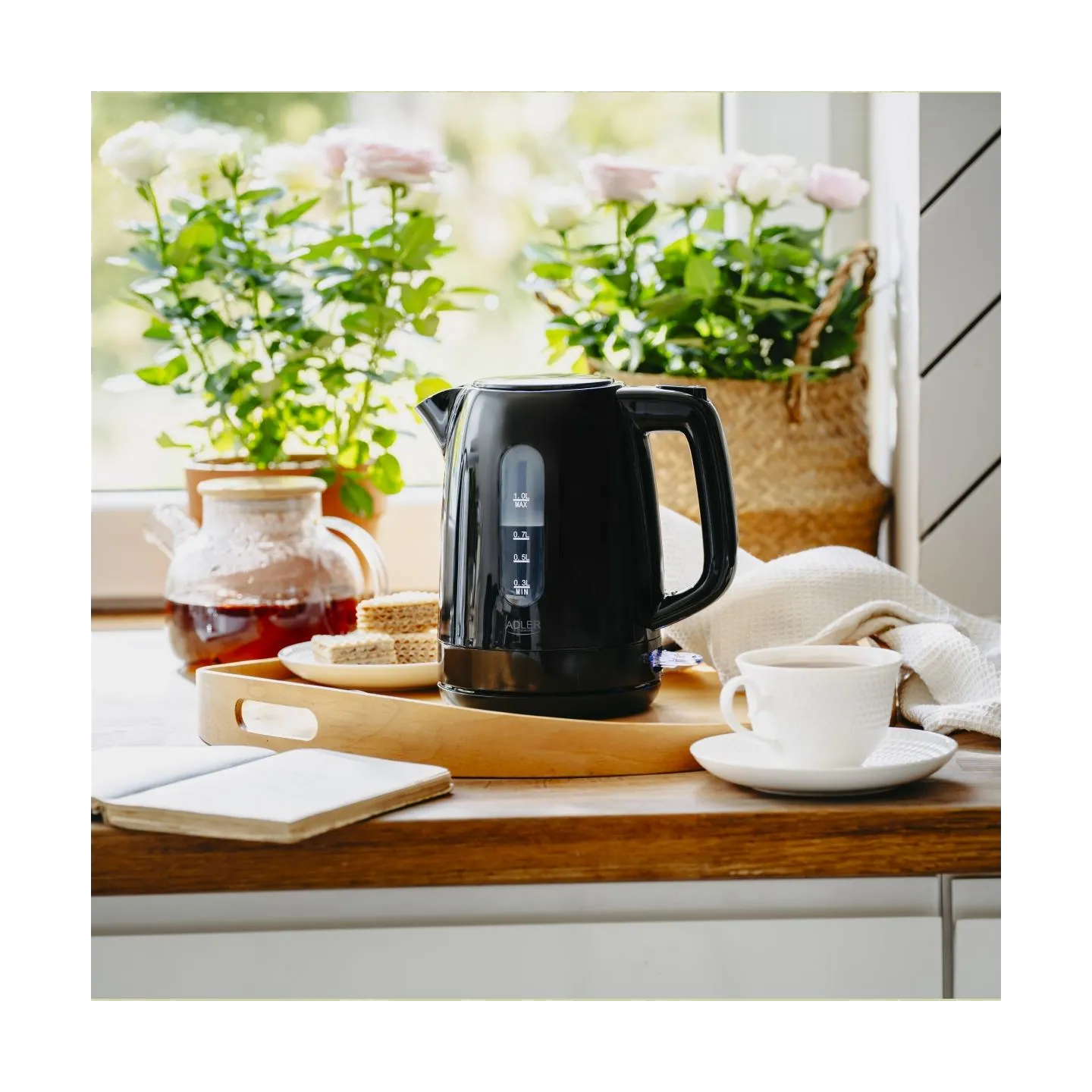 Adler Kettle | AD 1380b | Electric | 2200 W | 1 L | Polypropylene | 360° rotational base | Black