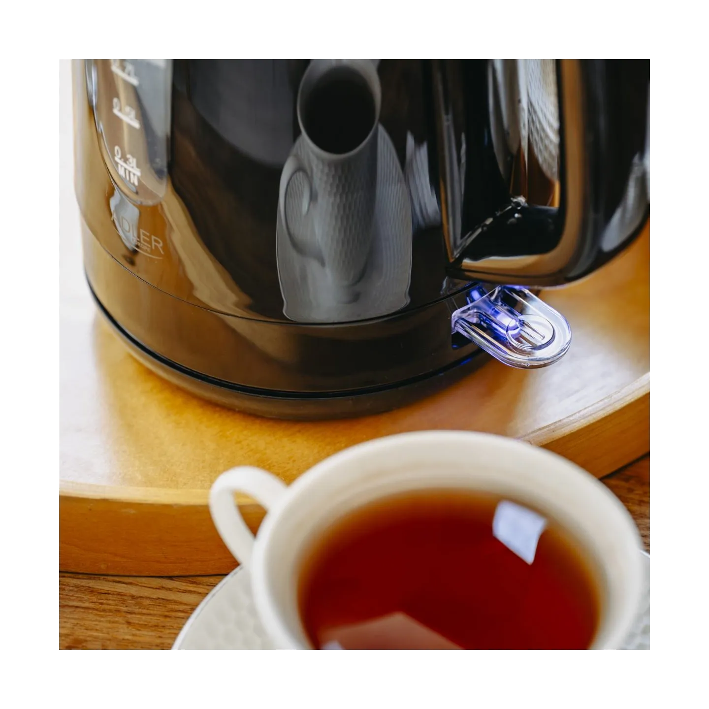 Adler Kettle | AD 1380b | Electric | 2200 W | 1 L | Polypropylene | 360° rotational base | Black