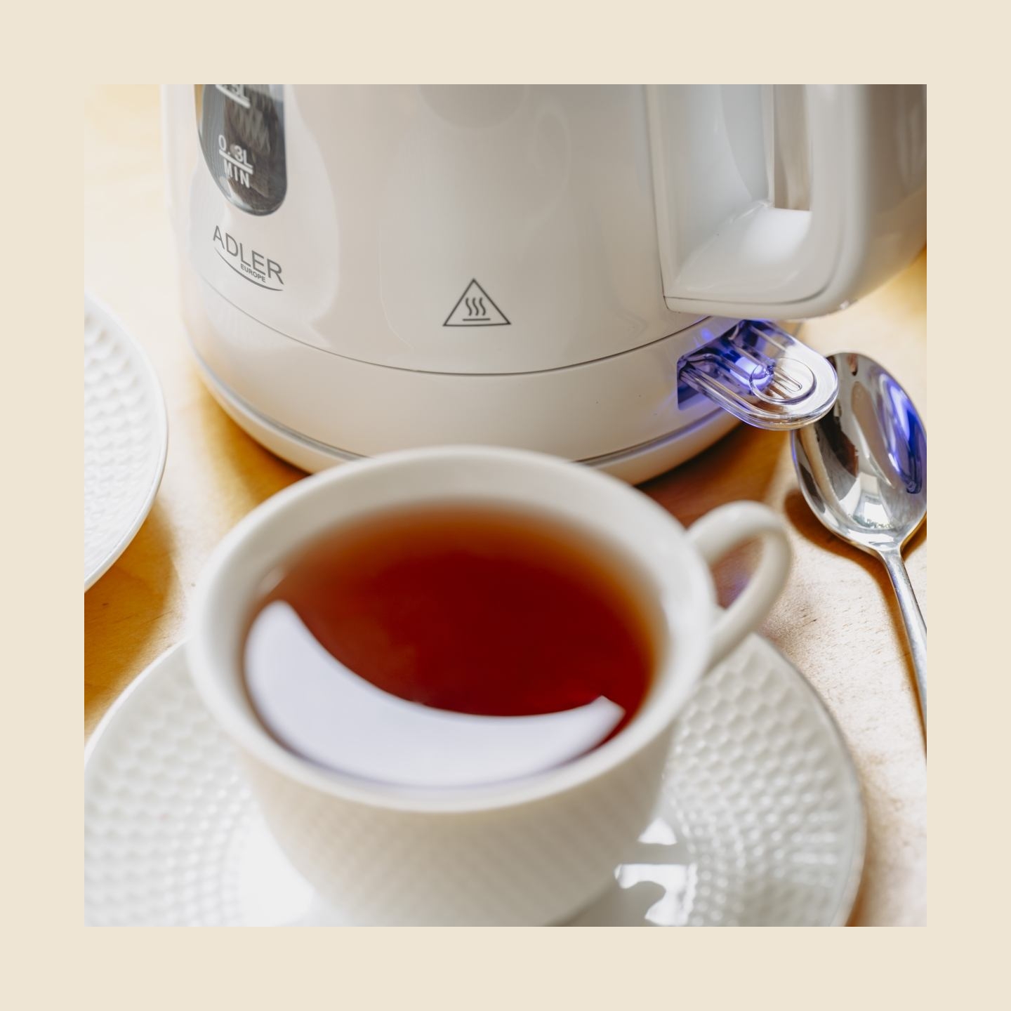 Adler Kettle | AD 1380w | Electric | 2200 W | 1 L | Polypropylene | 360° rotational base | White