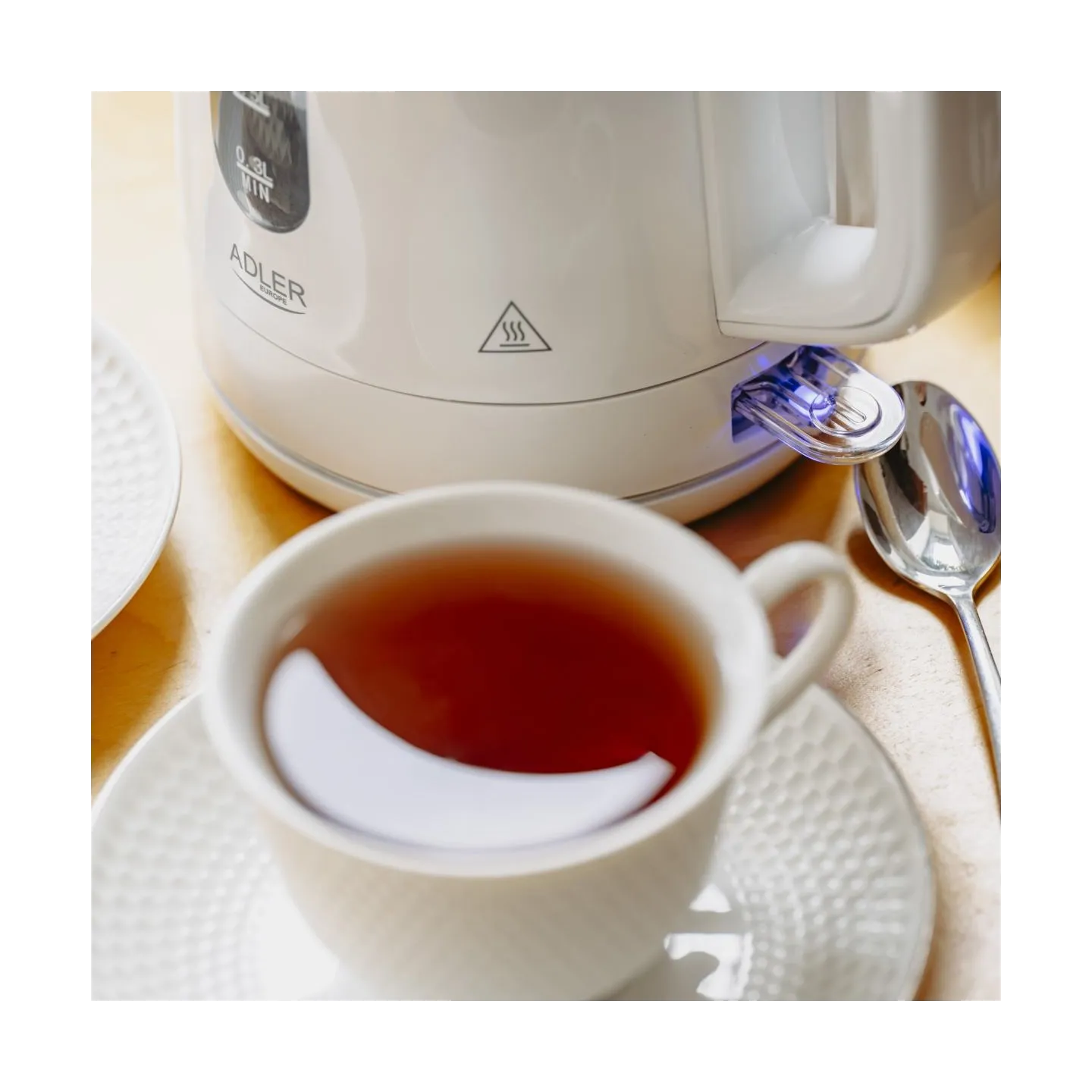 Adler Kettle | AD 1380w | Electric | 2200 W | 1 L | Polypropylene | 360° rotational base | White