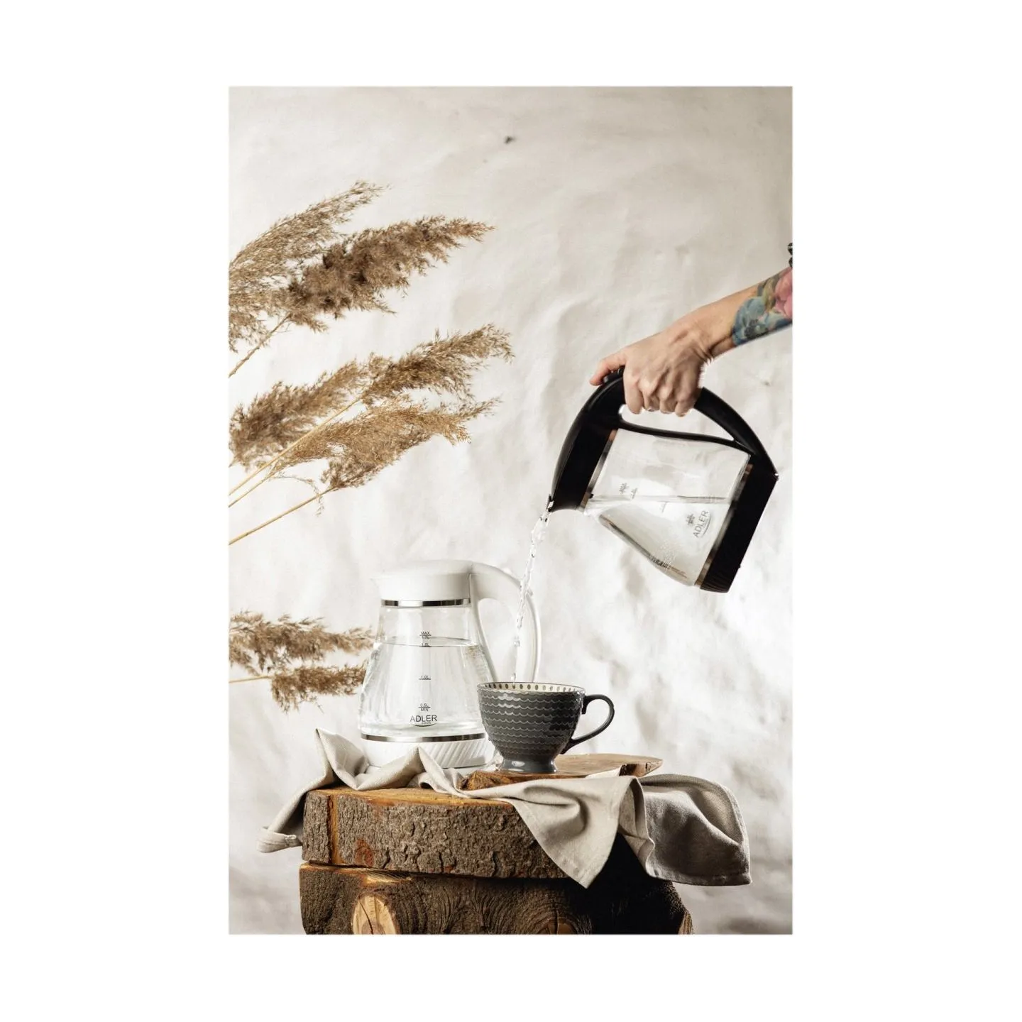 Adler | Kettle | AD 1274 | Standard | 2200 W | 1.7 L | Plastic/Glass | 360° rotational base | Black/ transparent