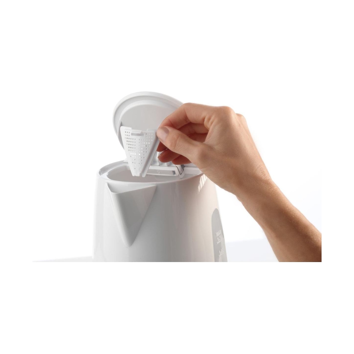 Gorenje | Kettle | K17WE | Electric | 2200 W | 1.7 L | Plastic/Metal | 360° rotational base | White