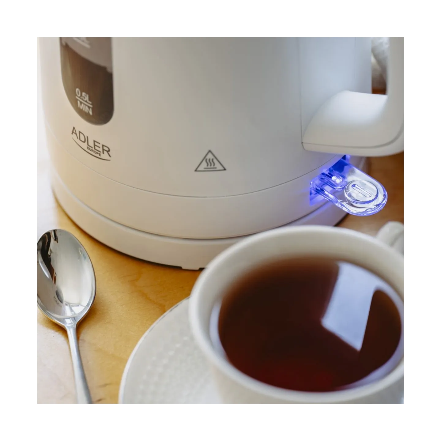 Adler Kettle | AD 1379w | Electric | 2200 W | 1.7 L | Polypropylene | 360° rotational base | White