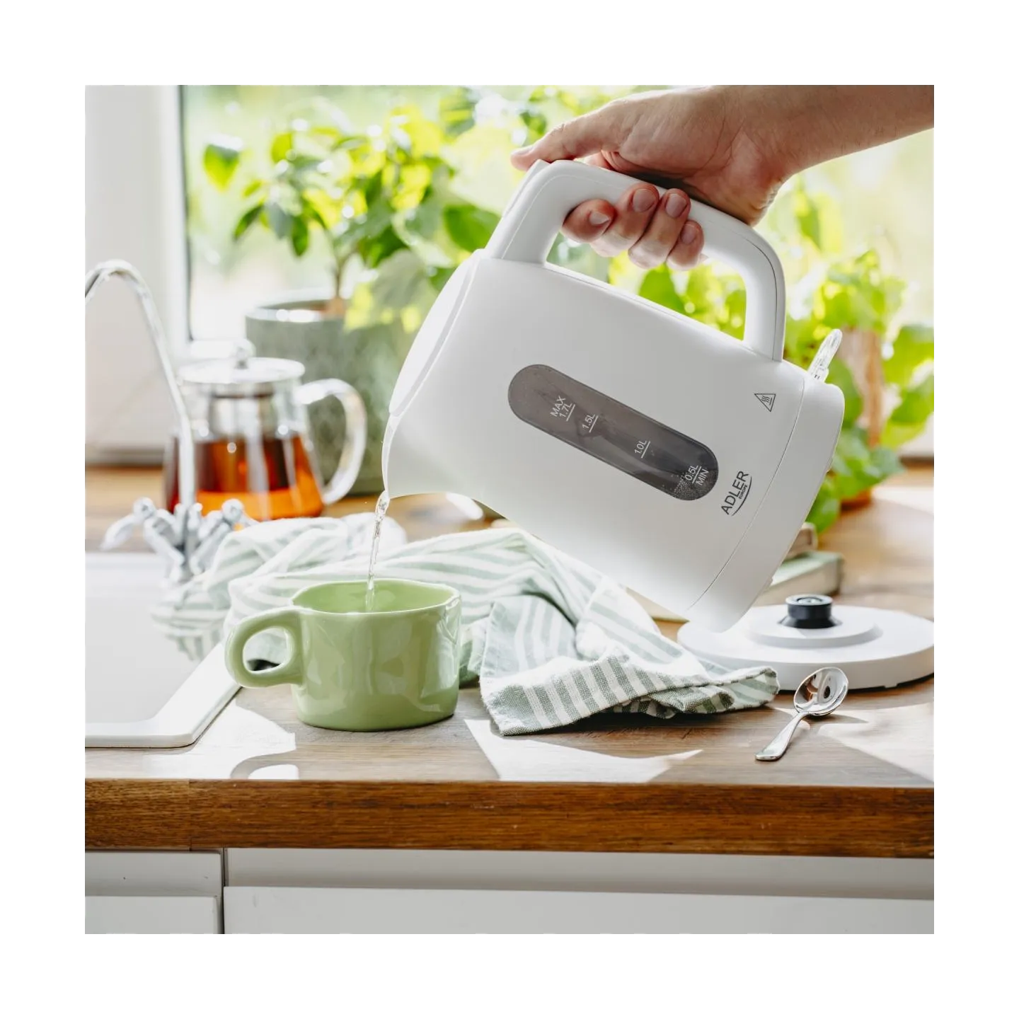 Adler Kettle | AD 1379w | Electric | 2200 W | 1.7 L | Polypropylene | 360° rotational base | White